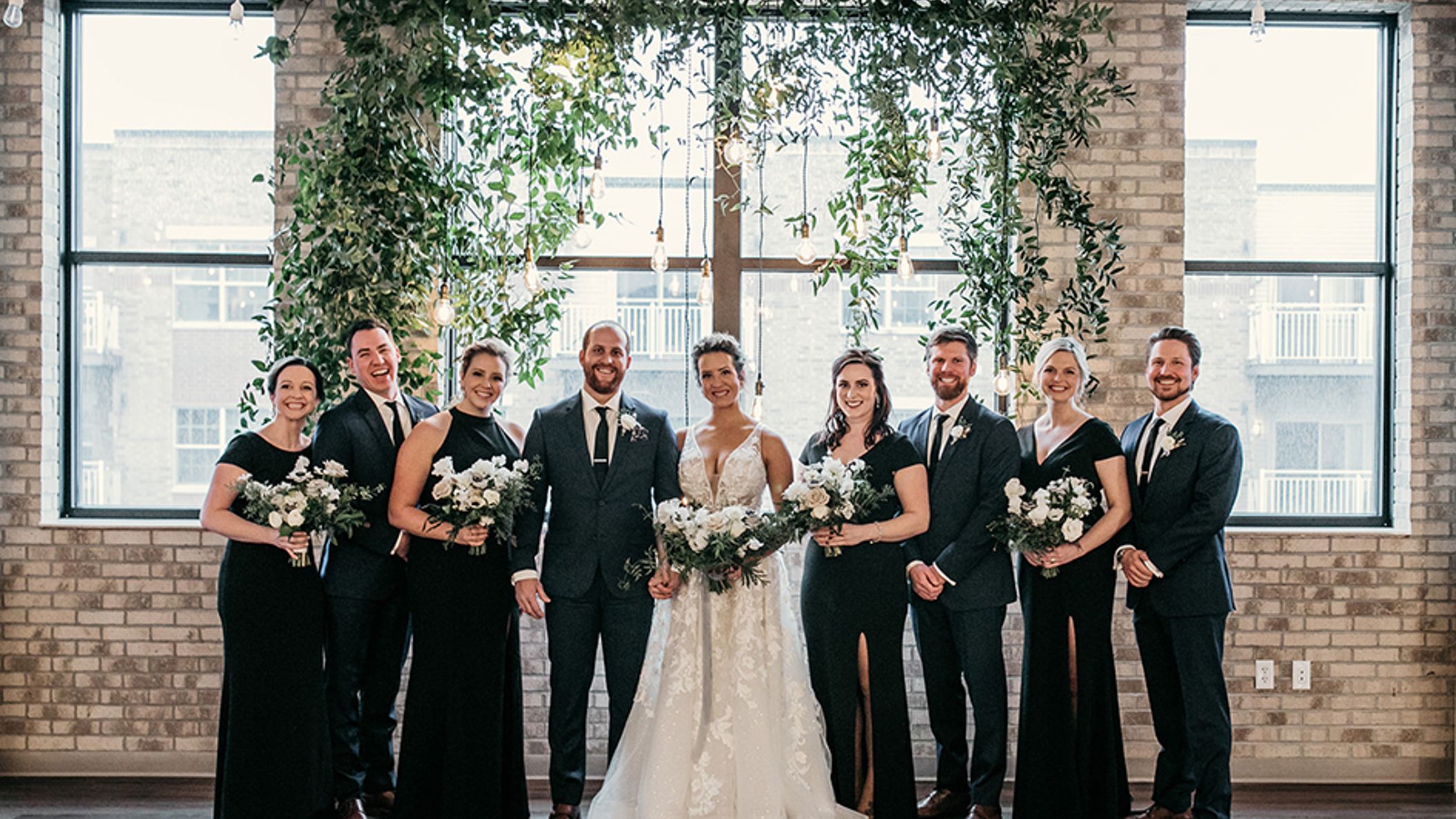 Wisconsin_Bride/2021/weddingparty-paperantler-0003.jpg