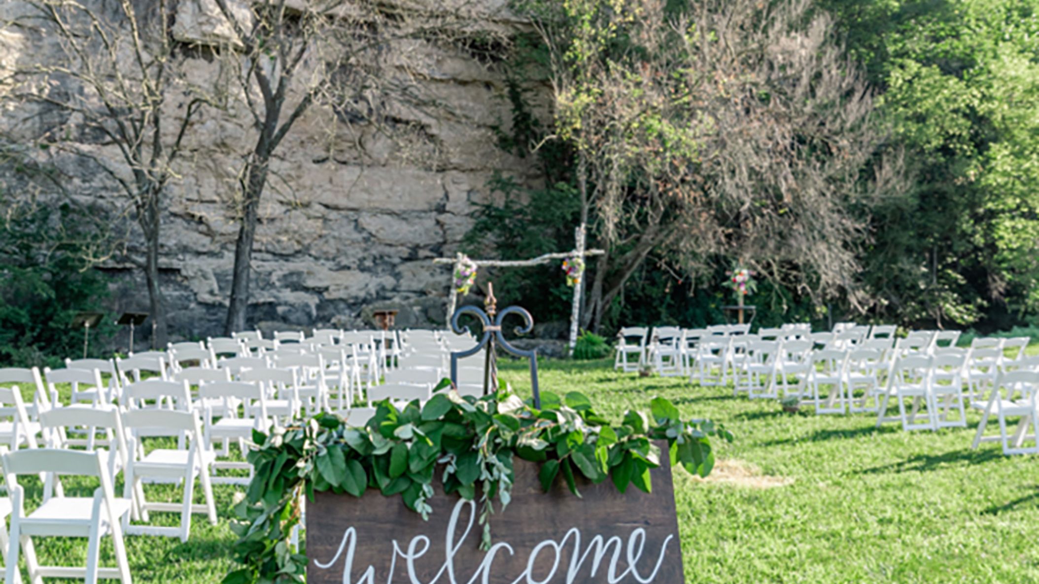 Minnesota_Bride/2021/Outside/7-ceremony-2.jpg