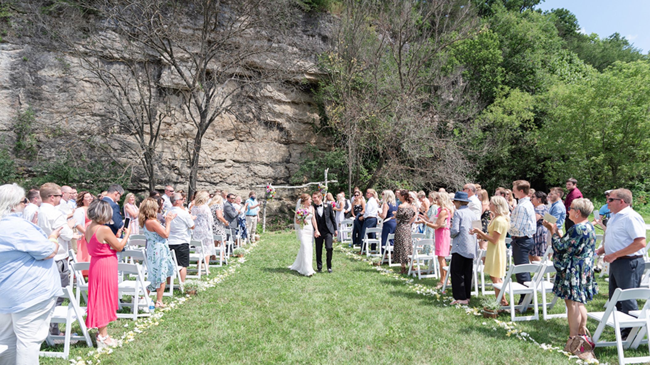 Minnesota_Bride/2021/Outside/7-ceremony-11.jpg