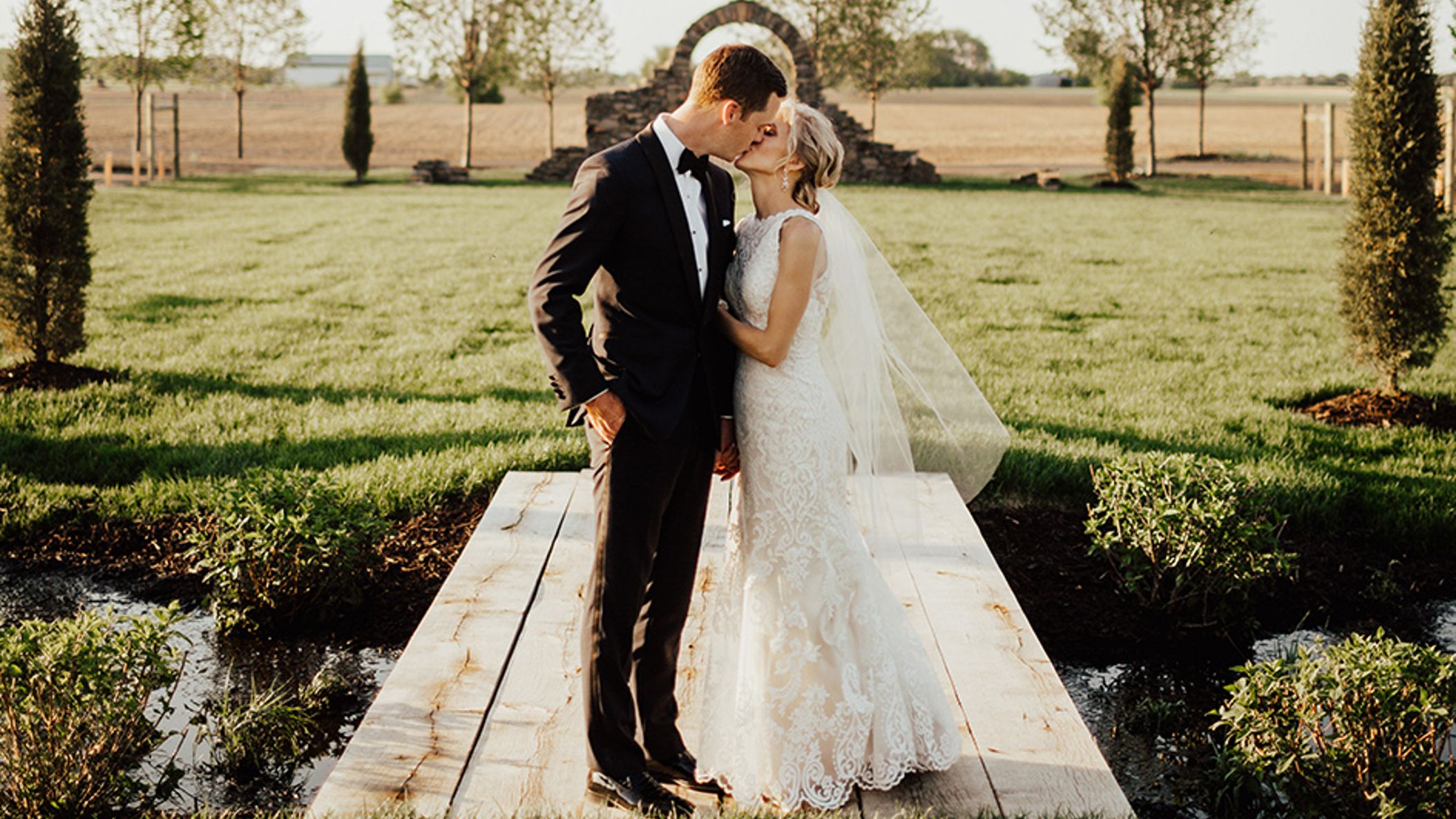 Minnesota_Bride/2021/Outside/ab-portraits-137.jpg