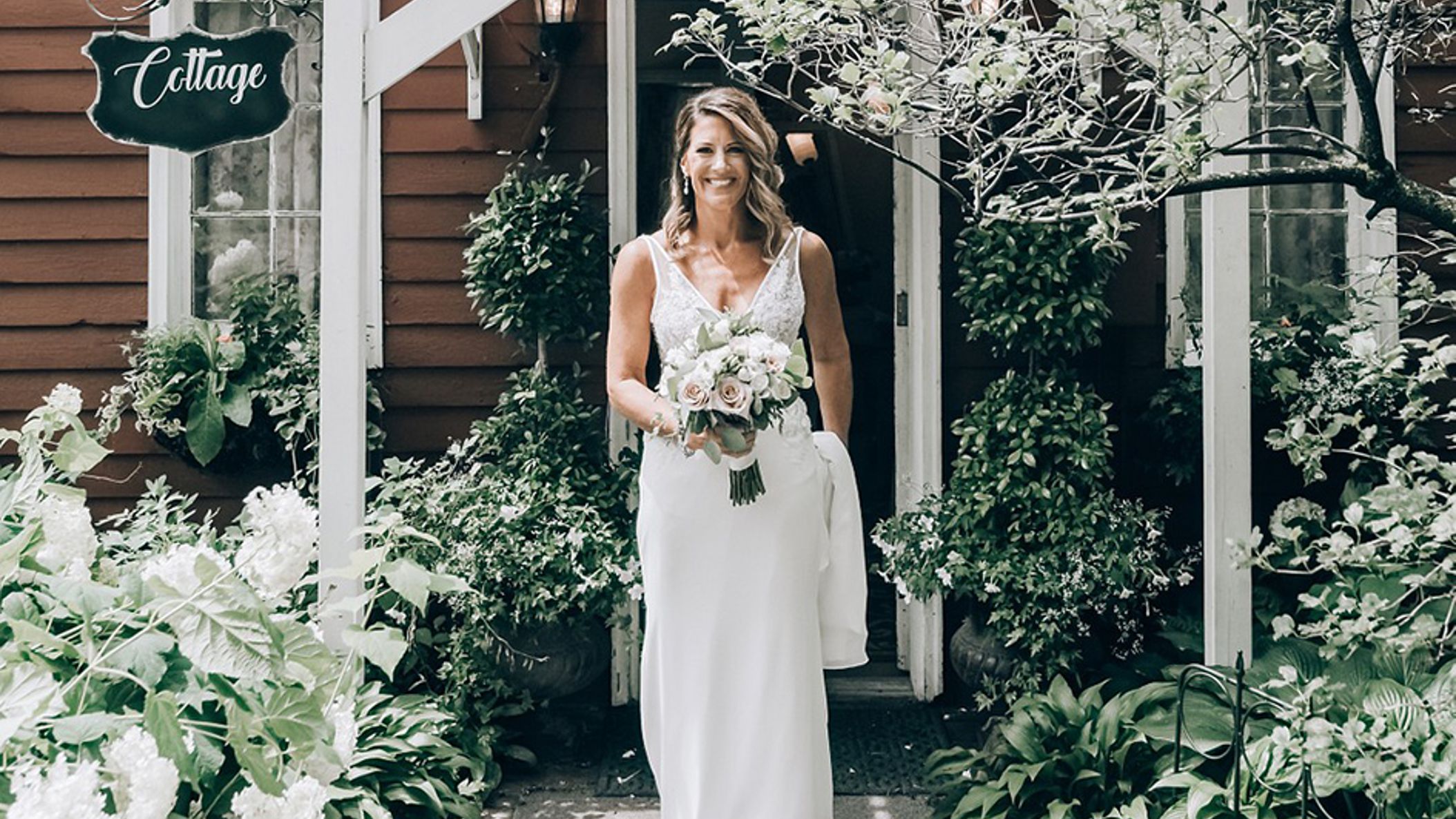 Minnesota_Bride/2021/Outside/tehventimmerlena-lakoma-photographyminneapolis-camrose-hill-wedding-photography-058big.jpg