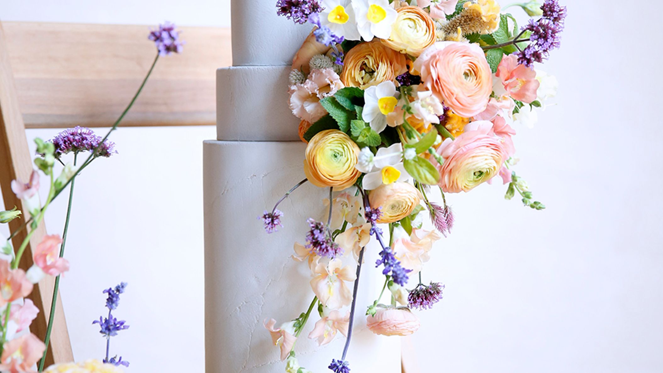 Minnesota_Bride/2021/Bohemian/MNBR_ss2021_Flowers_TC_03861.jpg