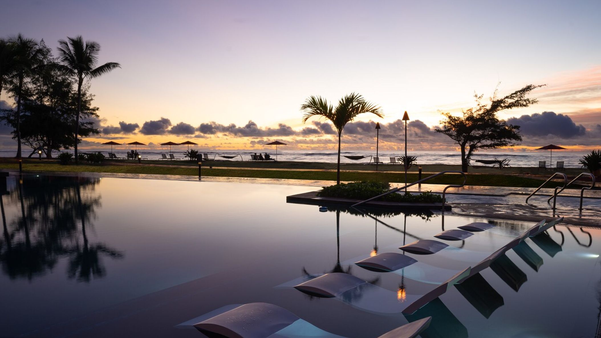 Honeymoons/lihsk-outdoor-pool-5993-hor-clsc.jpeg