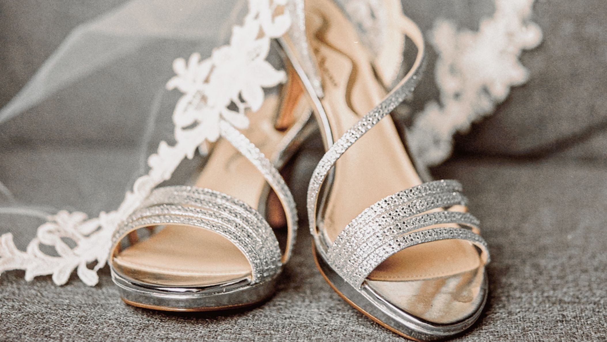 Oregon_Bride/RealWeddinga/CarinaandTrey/gettingready-7copy.jpg