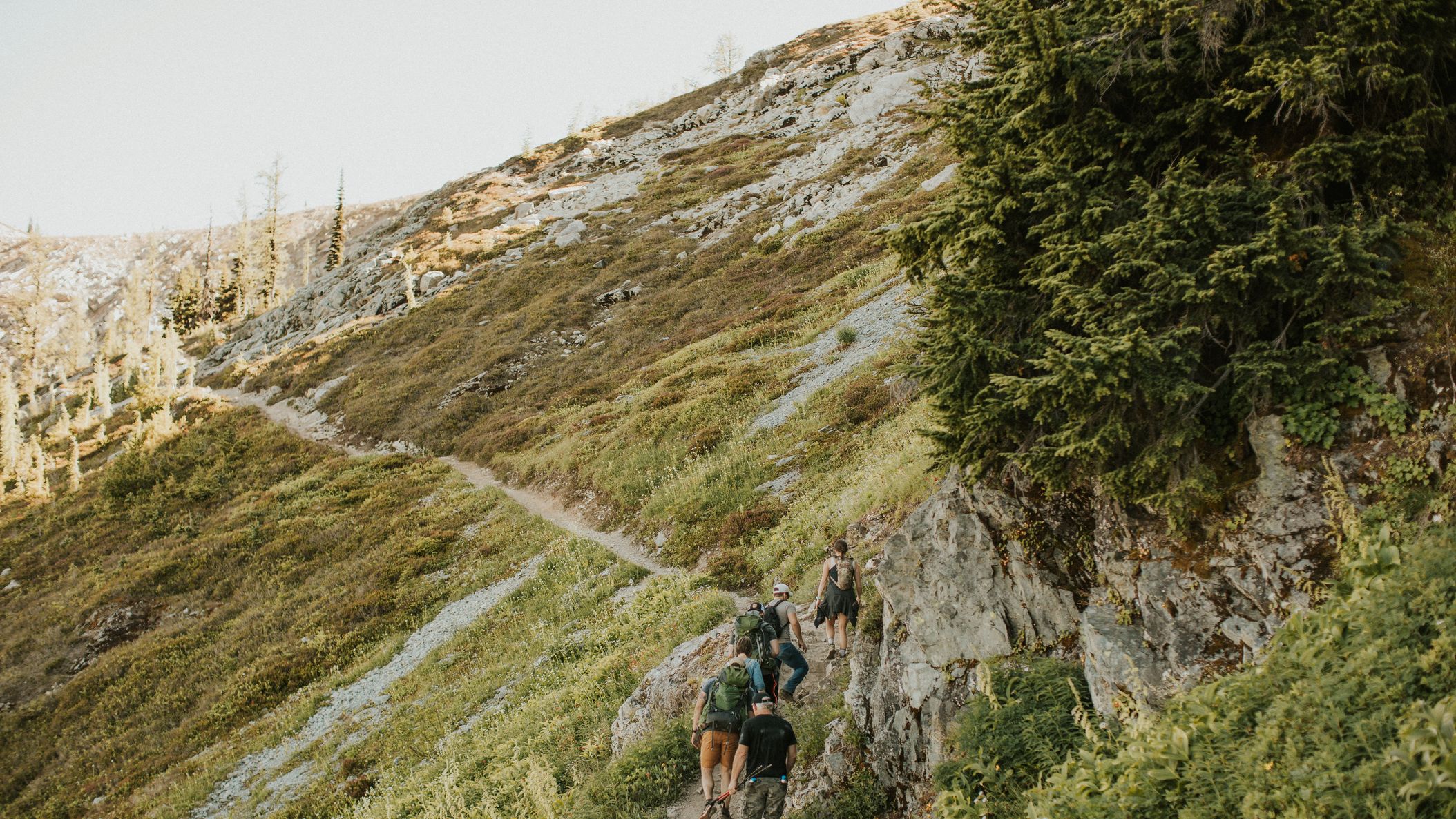 Seattle_Bride/mariahkylerealwed/kyle and mariah elopement hike in and getting ready-150.jpg
