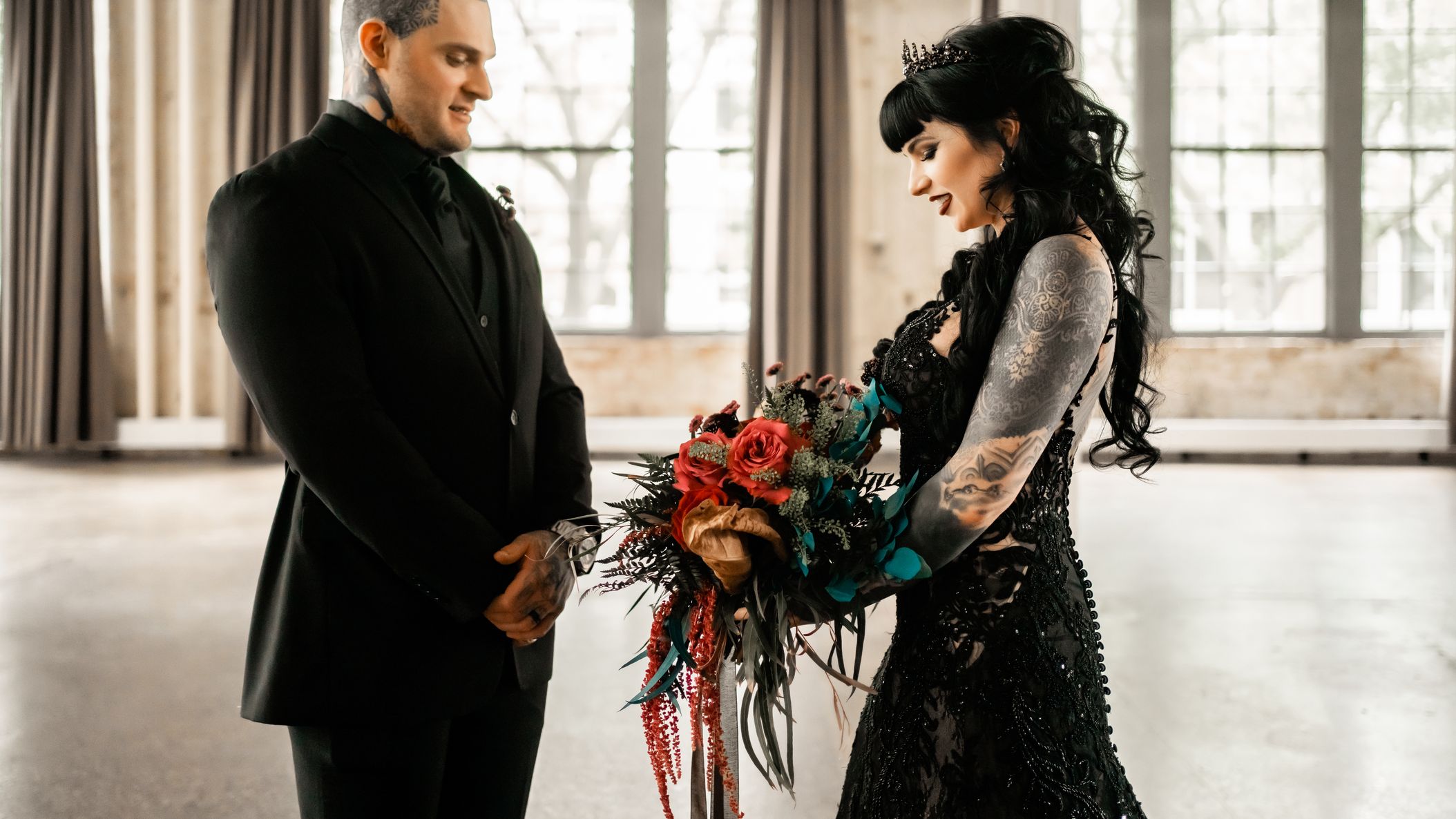Minnesota_Bride/gothicstyledshoot/1252_03_030.jpg