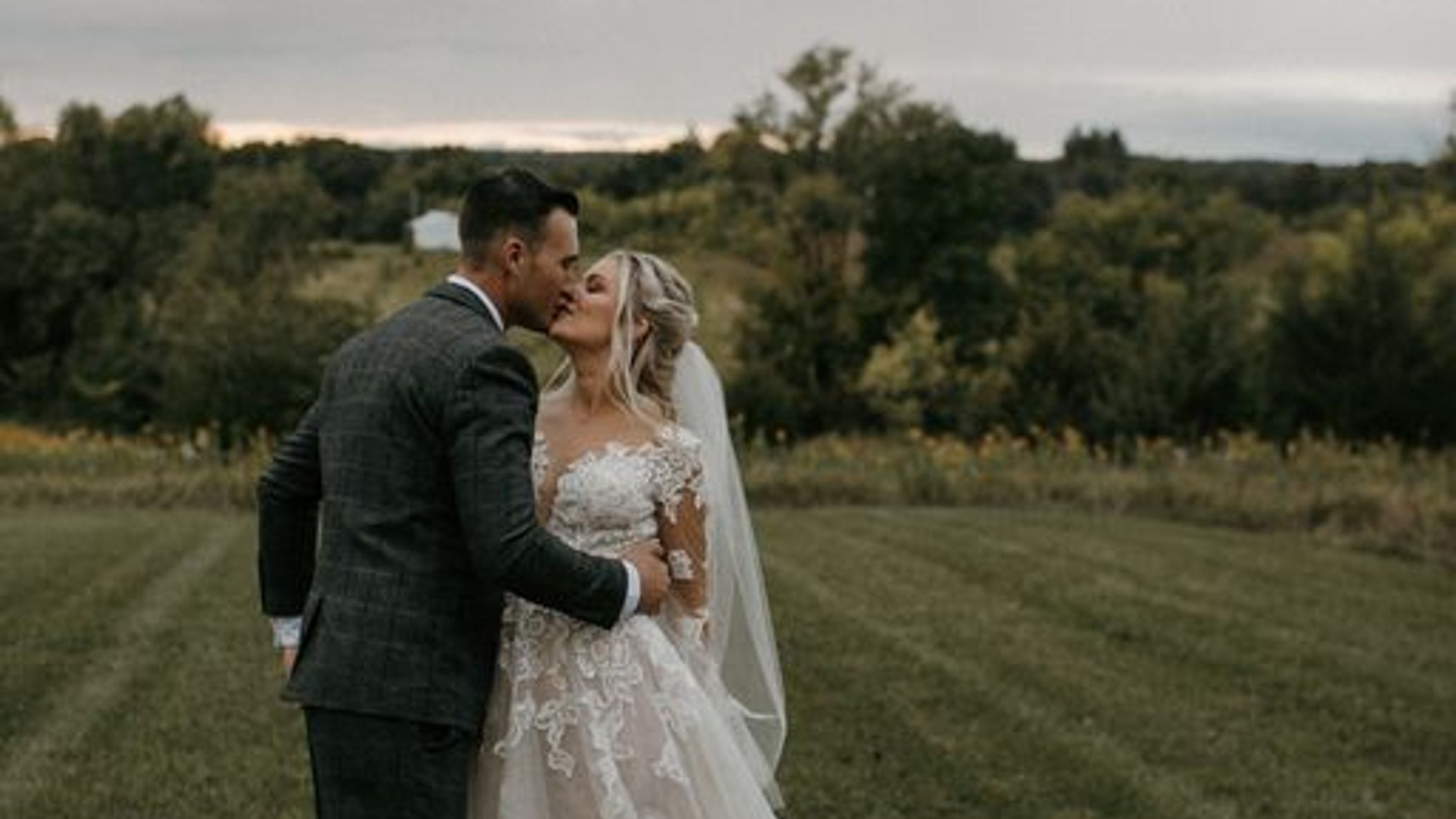 Minnesota_Bride/samantharealwed/xiiqL14w.jpeg