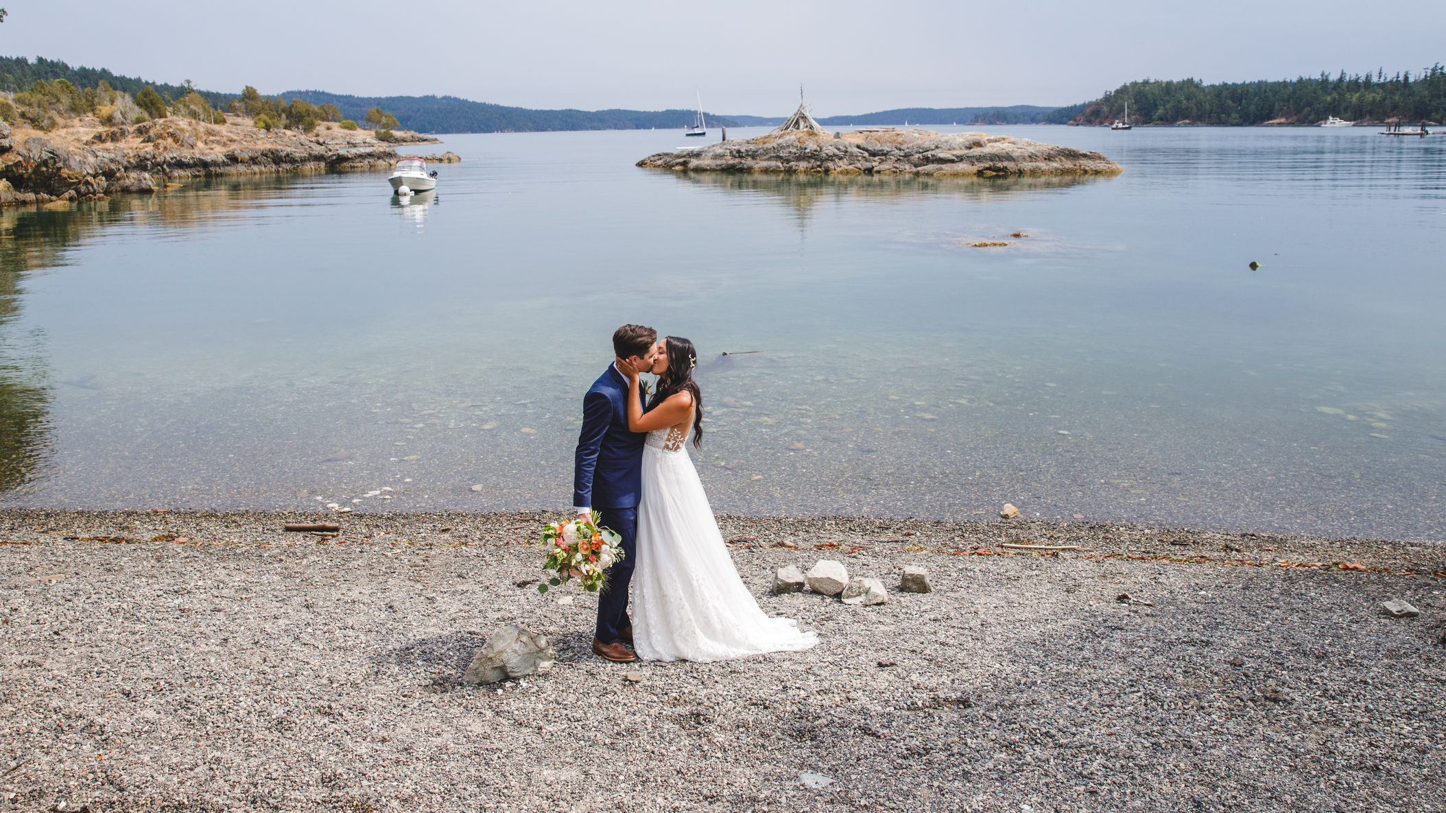 Seattle_Bride/SS2022/Venues/Satya-Curcio-Photography-orcas-island-pebble-cove-farm37.jpg