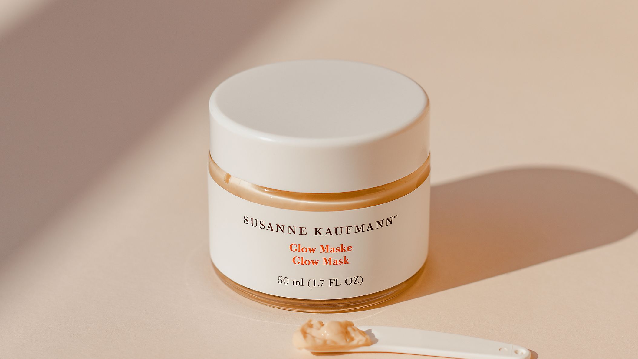 Seattle_Bride/SS2022/Beauty/sk-glow-mask-lifestyle (14).jpg