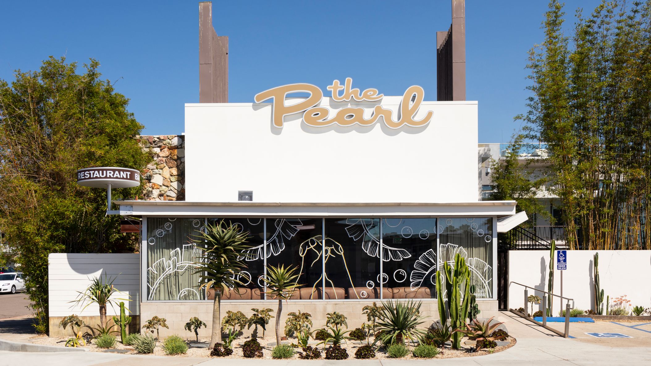 CWD/ecofriendlyvenues/The Pearl Hotel with Mural by SD Artist Delilah Strukel.jpg