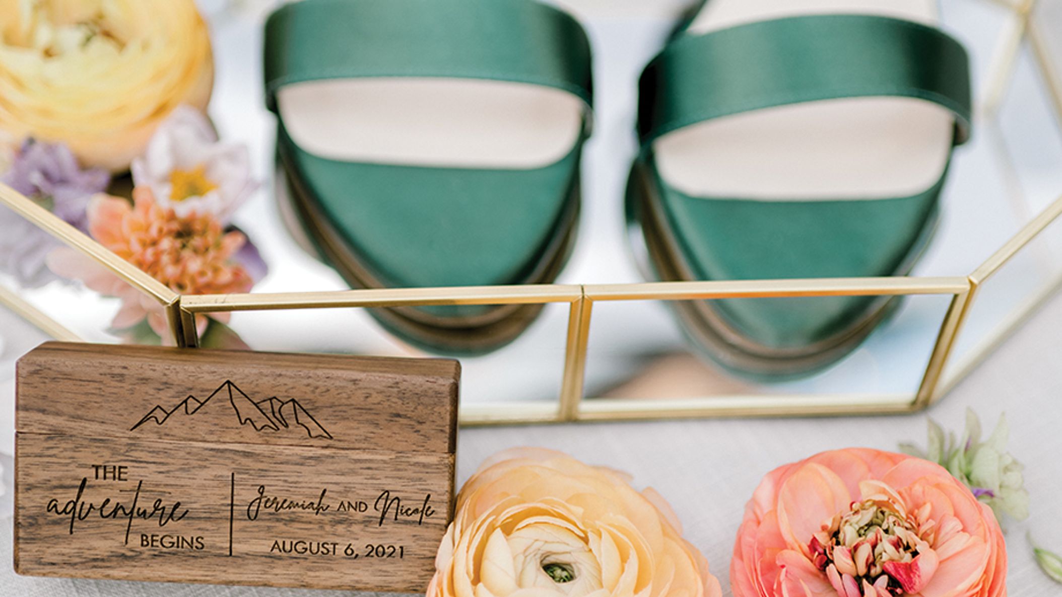 Seattle_Bride/nicolerealwed/newlyweds_seb_ss2231.jpg