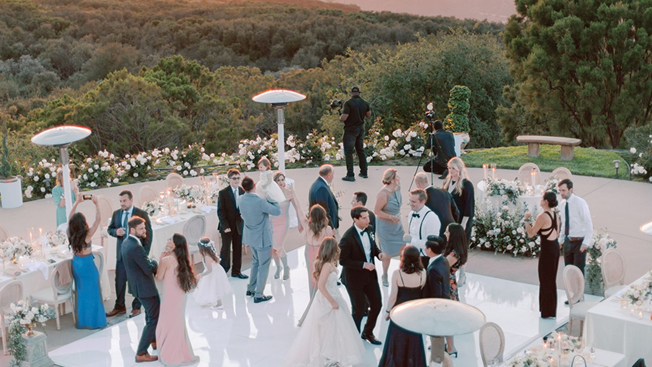 CWD/2022/Magazine/RealWeddings/arta-dylan/real weddings_CWD_FW22_97.jpg