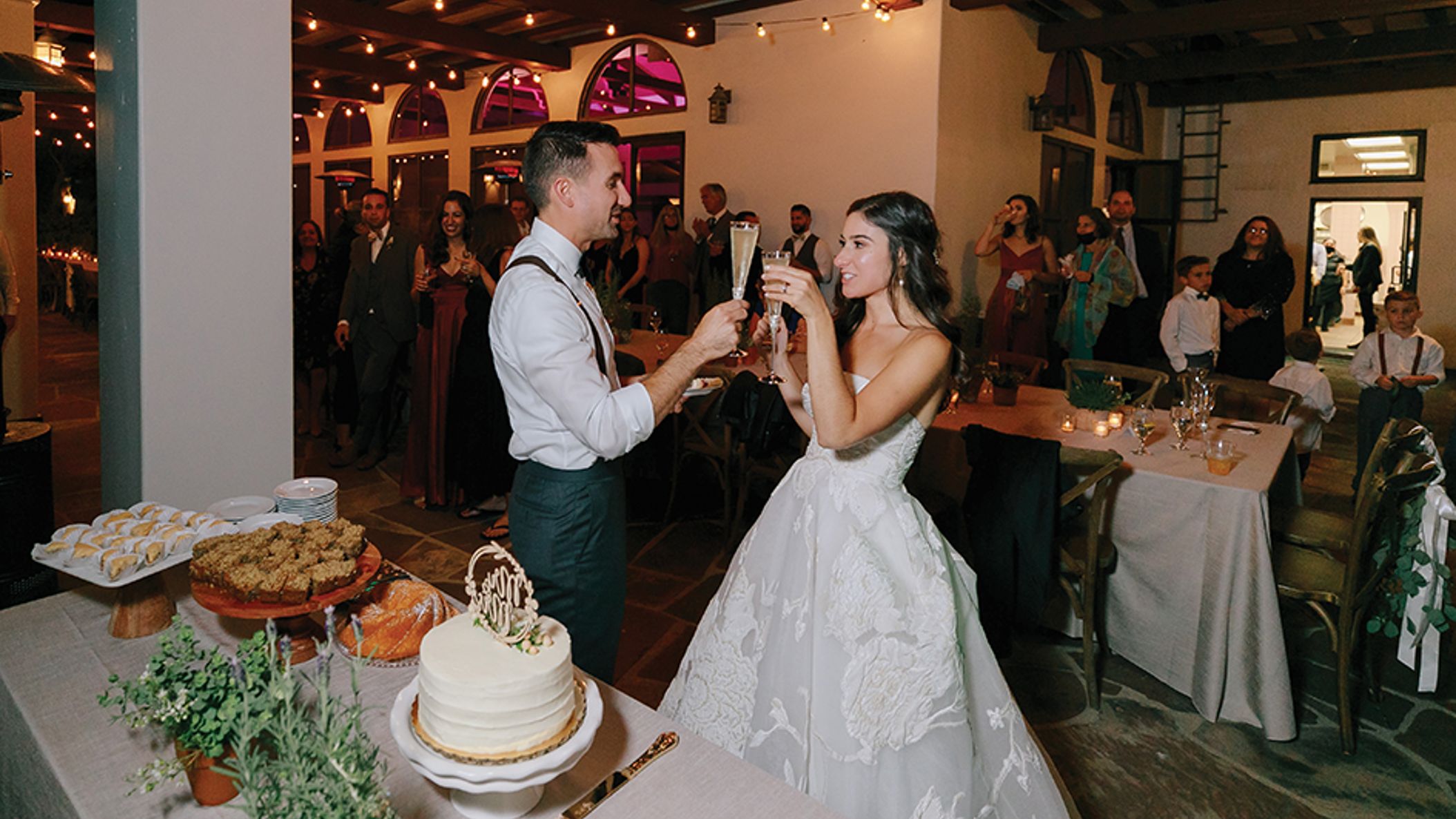 CWD/2022/Magazine/RealWeddings/StephaniSean/real weddings_CWD_FW22_123.jpg