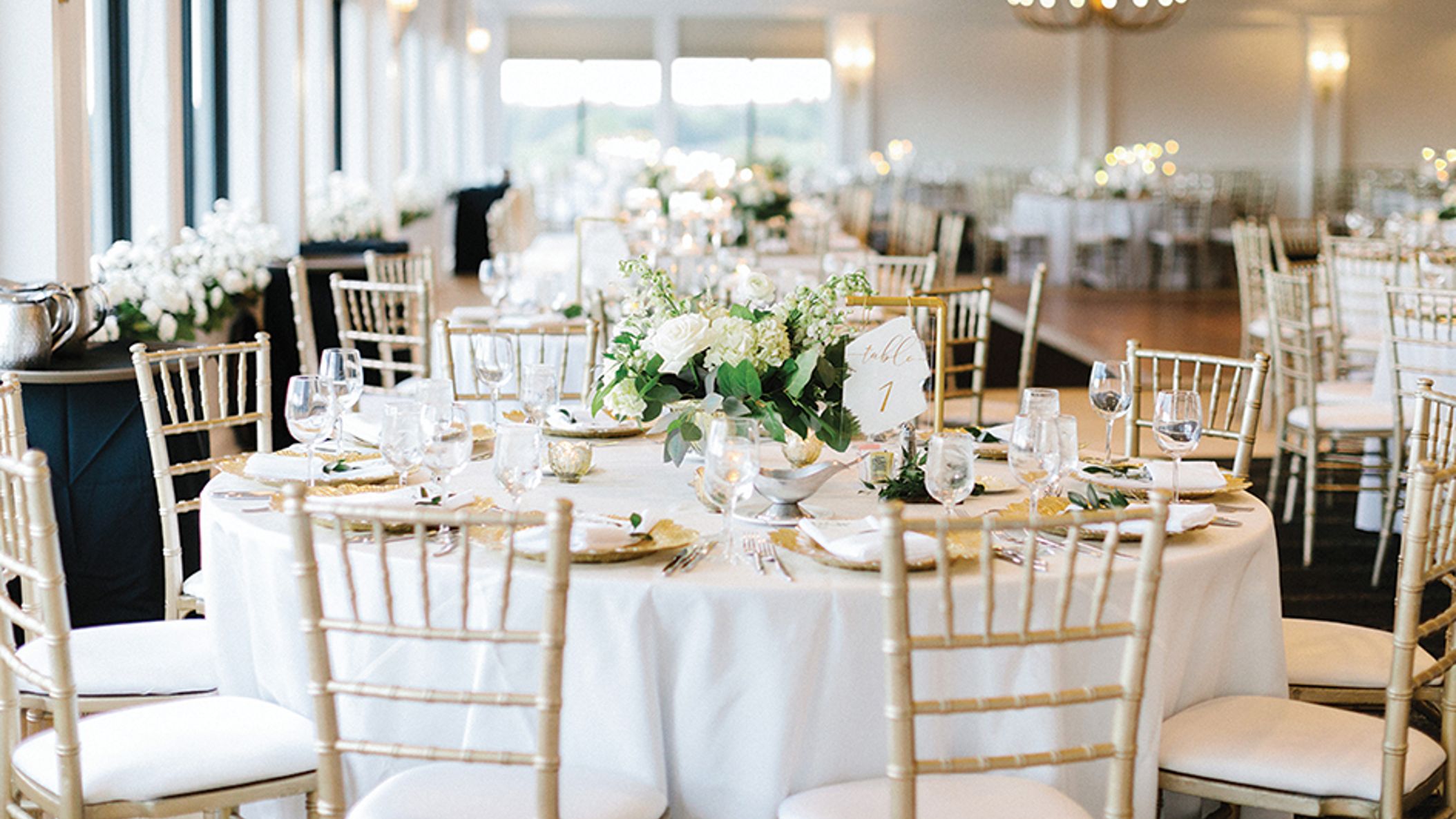 Wisconsin_Bride/2022/FW22/rw_racheljack/newlywed3_WIB_fw2207.jpg