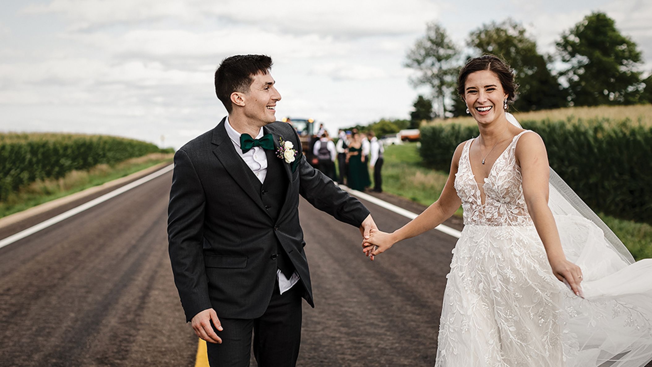 Wisconsin_Bride/2022/FW22/rw-emily-austin/newlywed6_WIB_fw2205.jpg