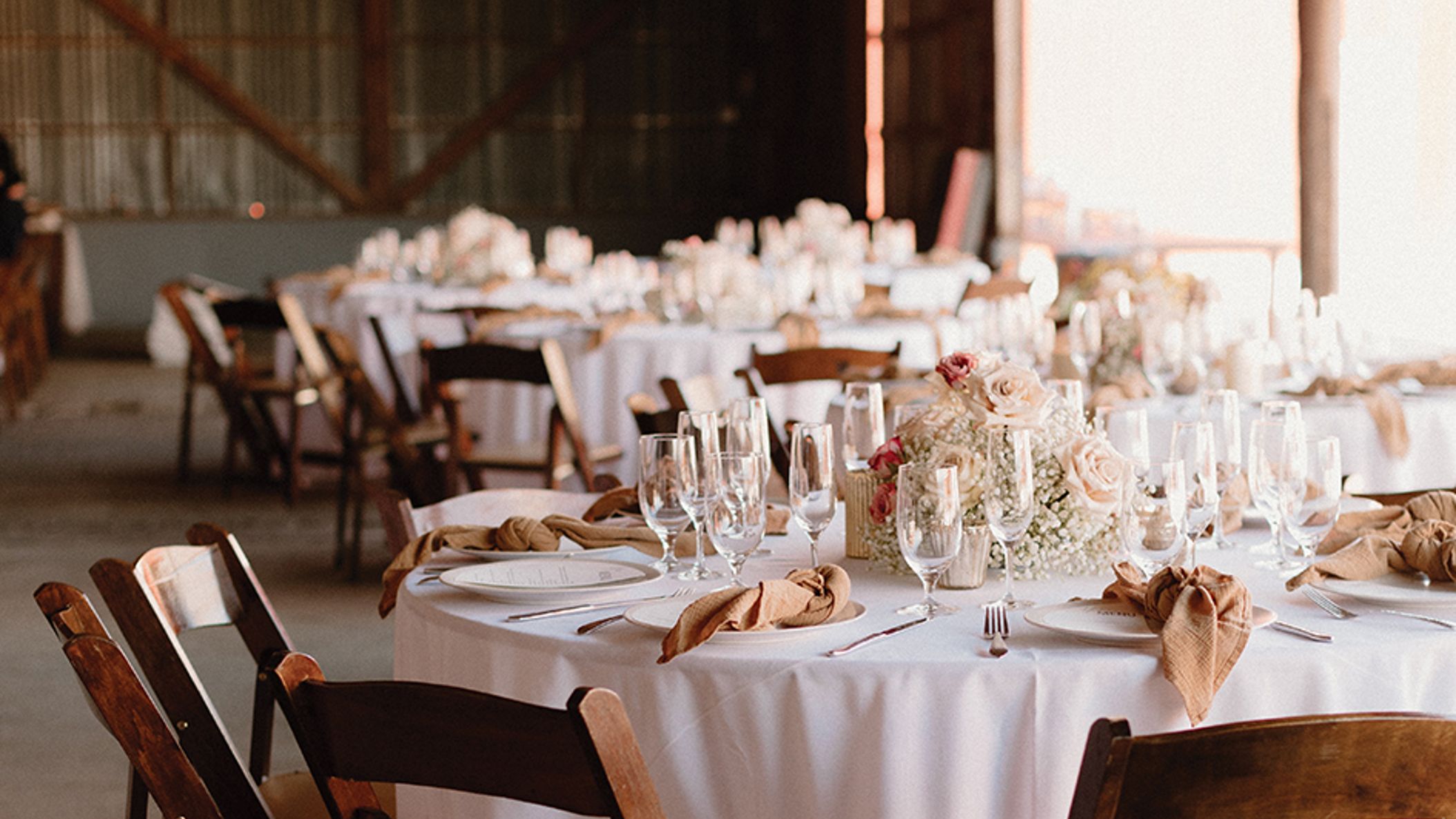 Seattle_Bride/2022/barn/barn_seb_fw2205.jpg