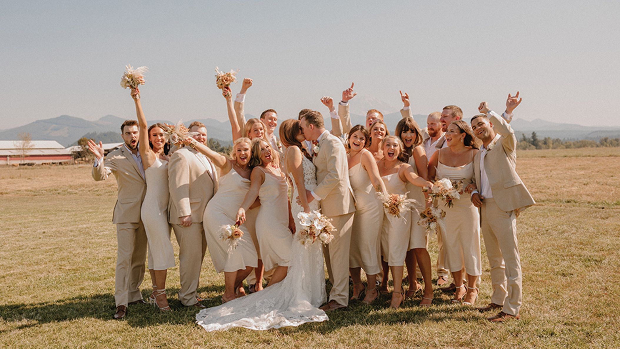 Seattle_Bride/2022/barn/barn_seb_fw2204.jpg