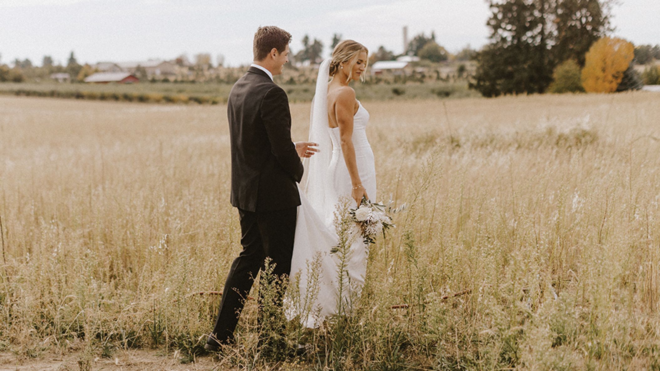 Seattle_Bride/2022/barn/barn_seb_fw2207.jpg