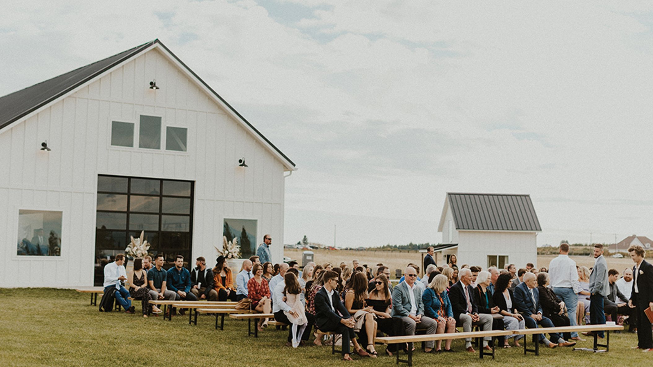 Seattle_Bride/2022/barn/barn_seb_fw2209.jpg