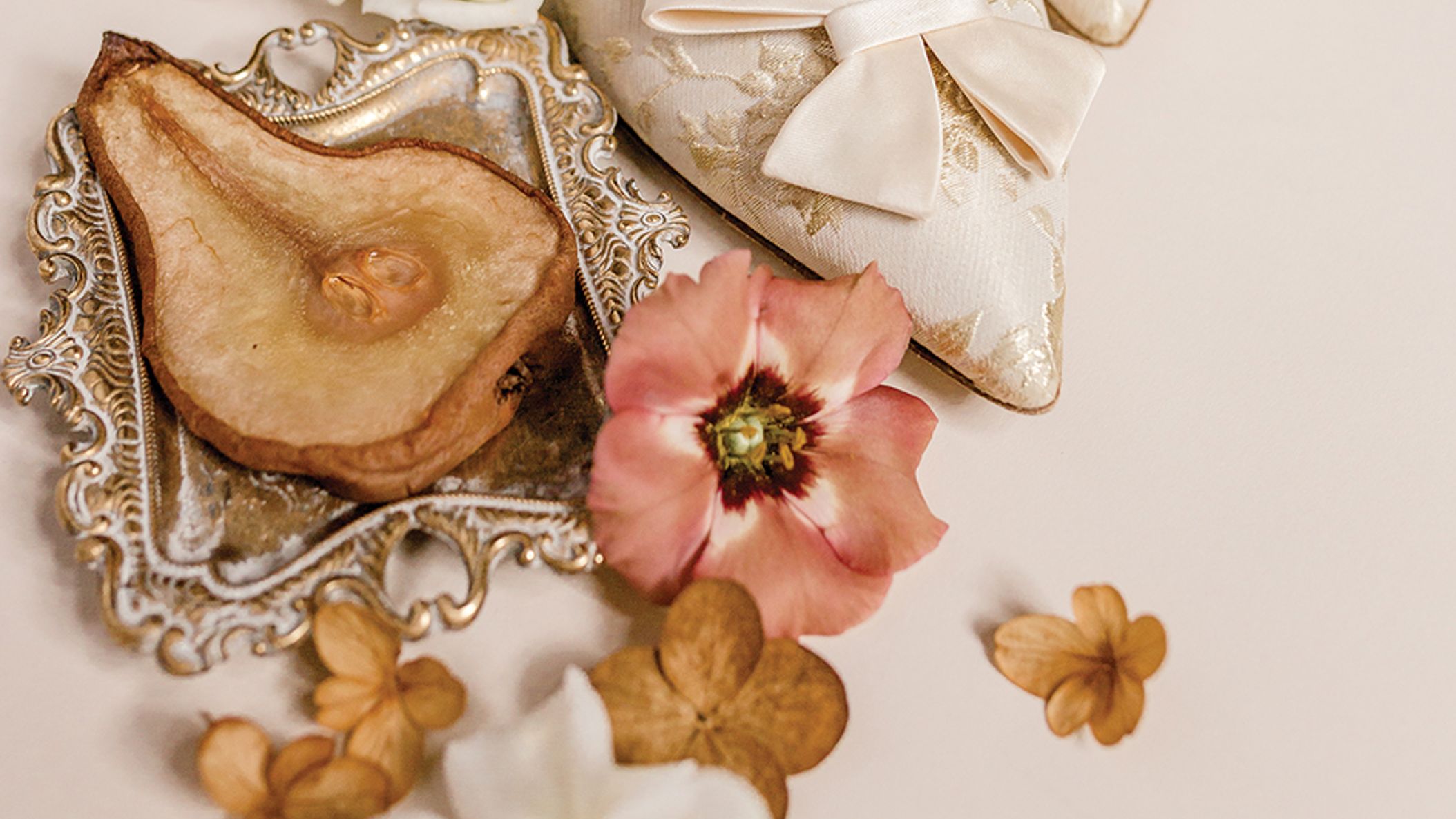 Minnesota_Bride/2022/tradition/styleAR_mnb_fw2203.jpg