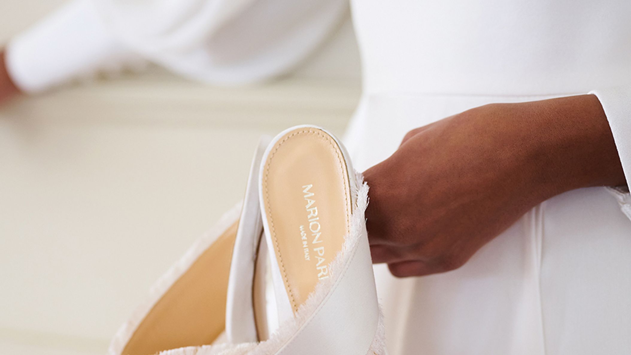 Minnesota_Bride/2022/shoes/photo_mnb_fw2202.jpg