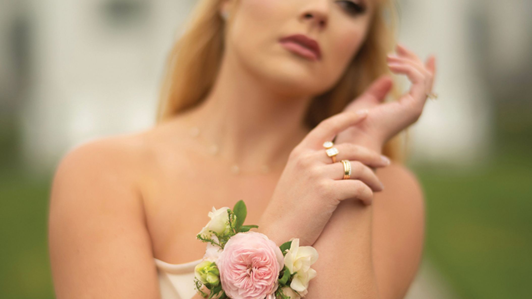 Seattle_Bride/2023/DaintyFlowers/LCFJ0502.jpg