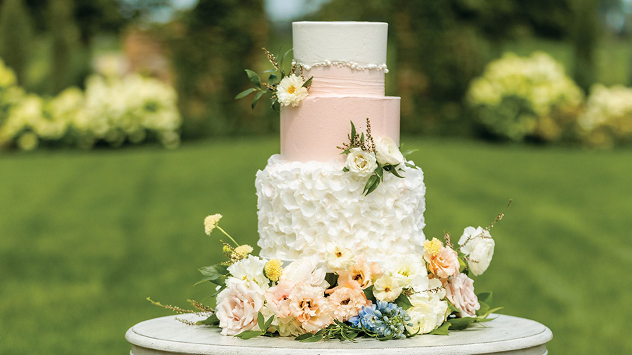 Minnesota_Bride/2023/cakes/cakes_MNB_SS2303.jpg