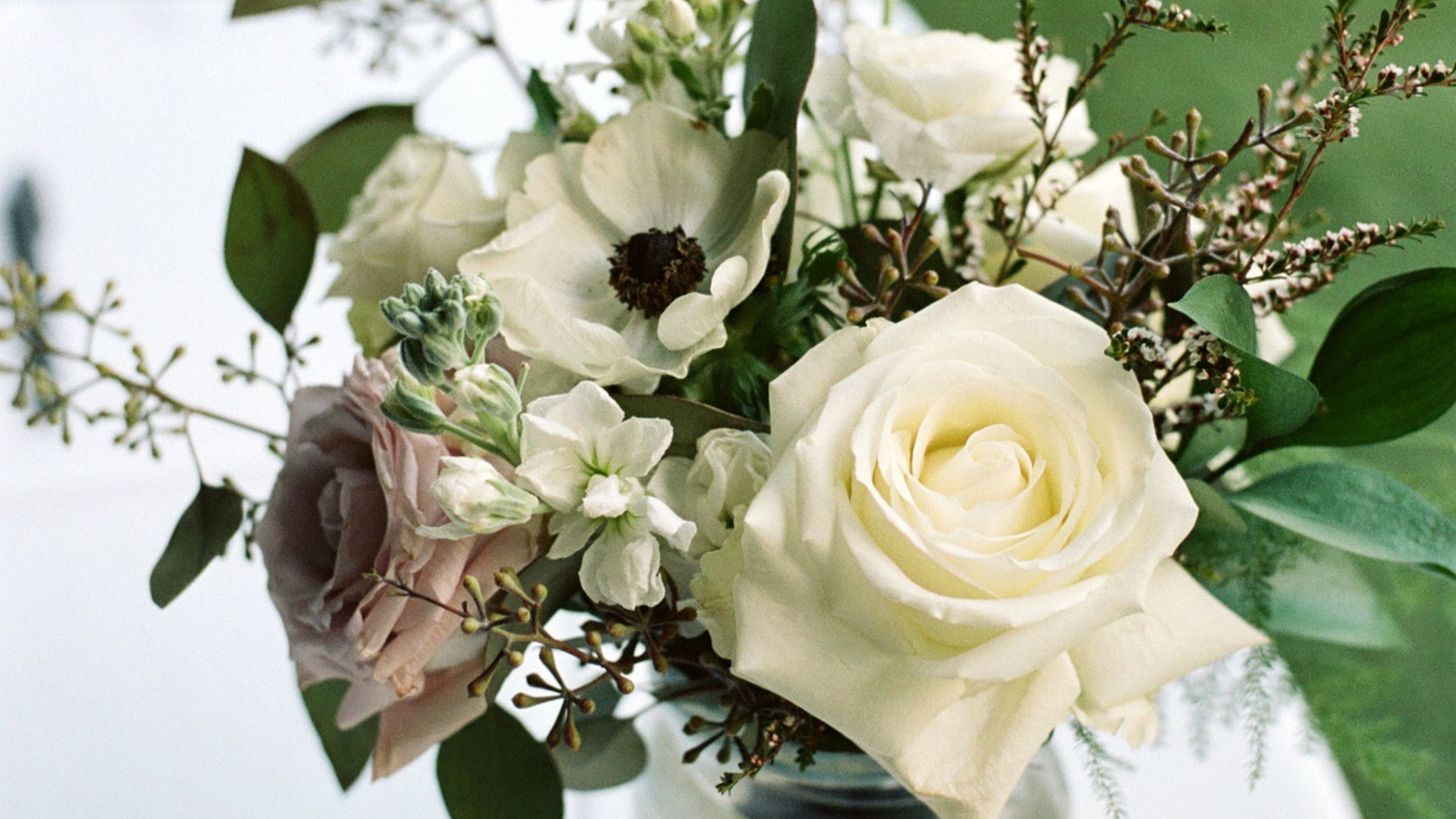 inline-images/Toss Bouquet—Natalie Parks Floral & Design—photo by Courtney Hellen Photography-2.jpg