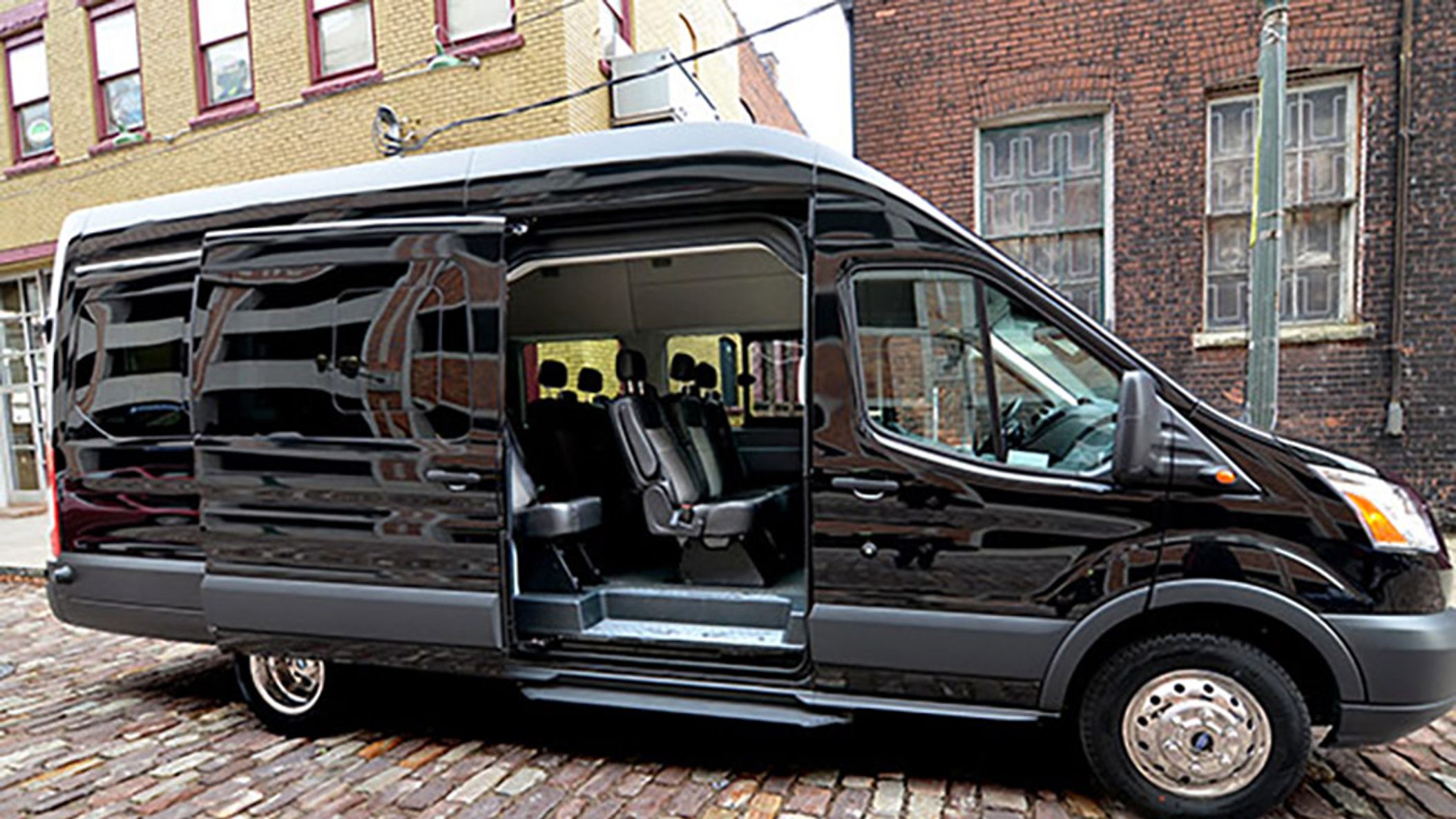 inline-images/8shuttleServicesRoyalLimo.jpg