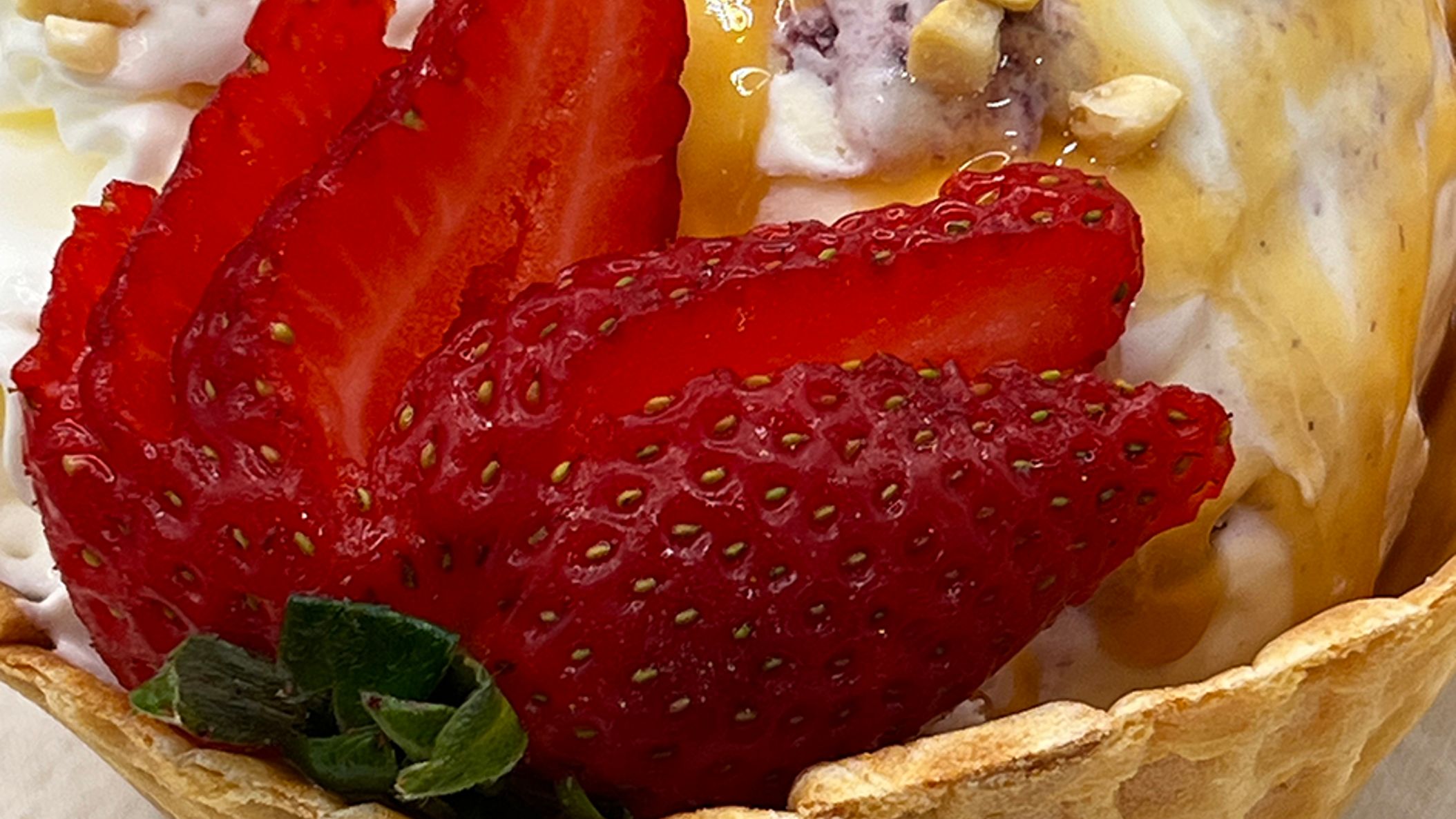 inline-images/Waffle Bowl sundae w starberry_0.JPG