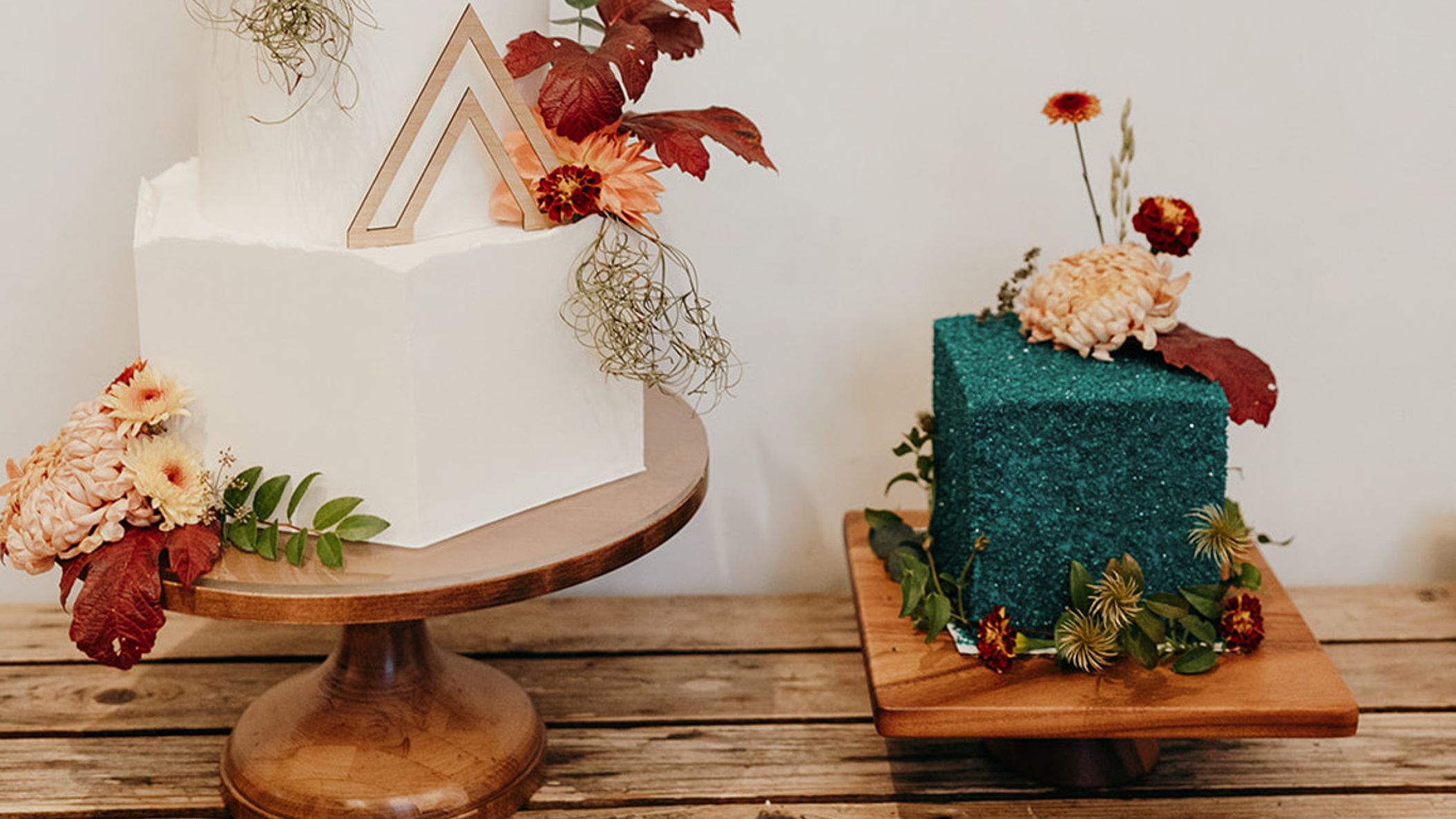 inline-images/Cutting Cake Oregon—Dream Cakes Portland—photo by Allison Harp.jpg