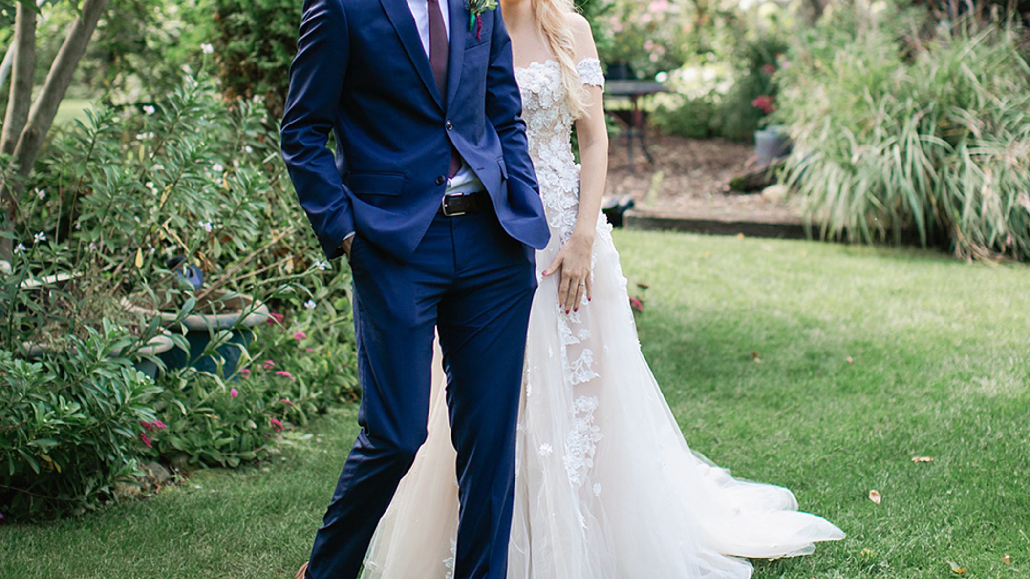 inline-images/emotional-first-look-wedding-couples-alexandra-robyn-photo_0004.jpg
