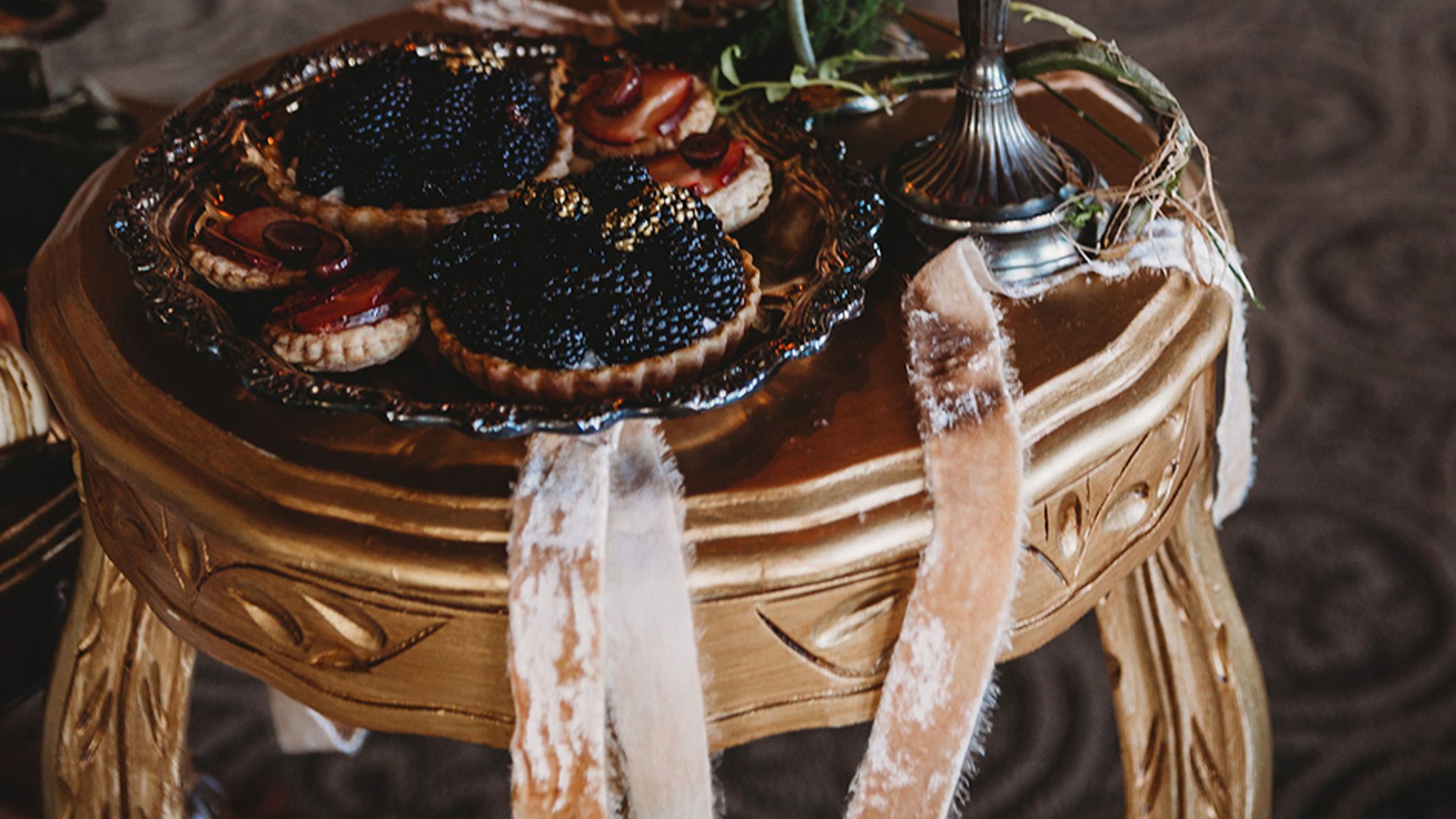 inline-images/OldWorldRomance_AbigailMilesPhotography_TheHoward20.JPG