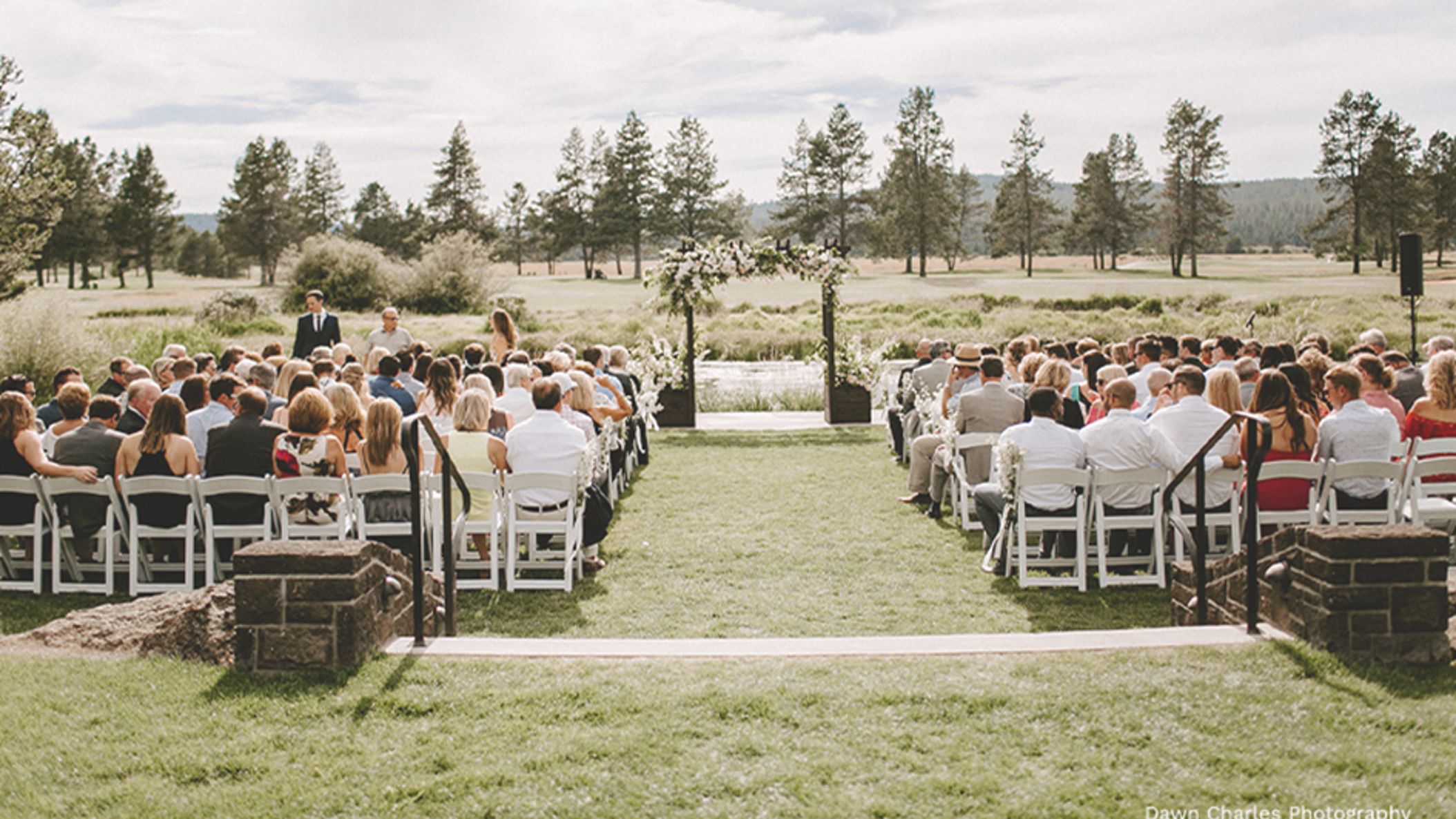 inline-images/sunriver-resort-mt-bachelor-lawn-limited_dawn-charles-photographer_christina-chris-3.jpg