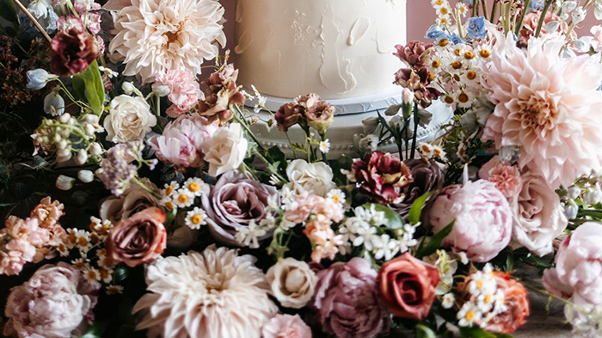 inline-images/lisa + cody wedding-vanessaleephoto-happililyevents (8)_0.jpg