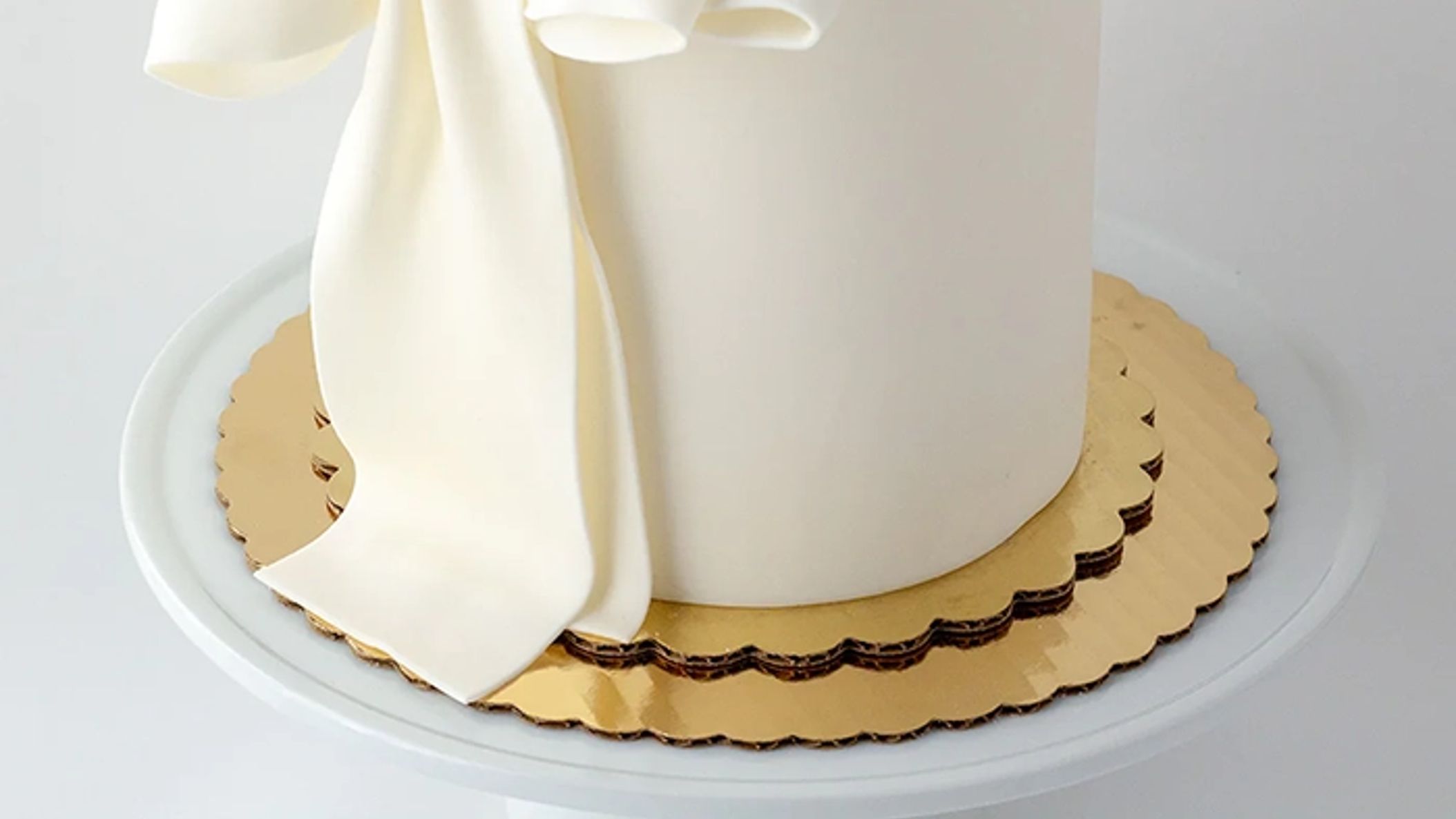 inline-images/Cake_F03_Bow.jpg.png