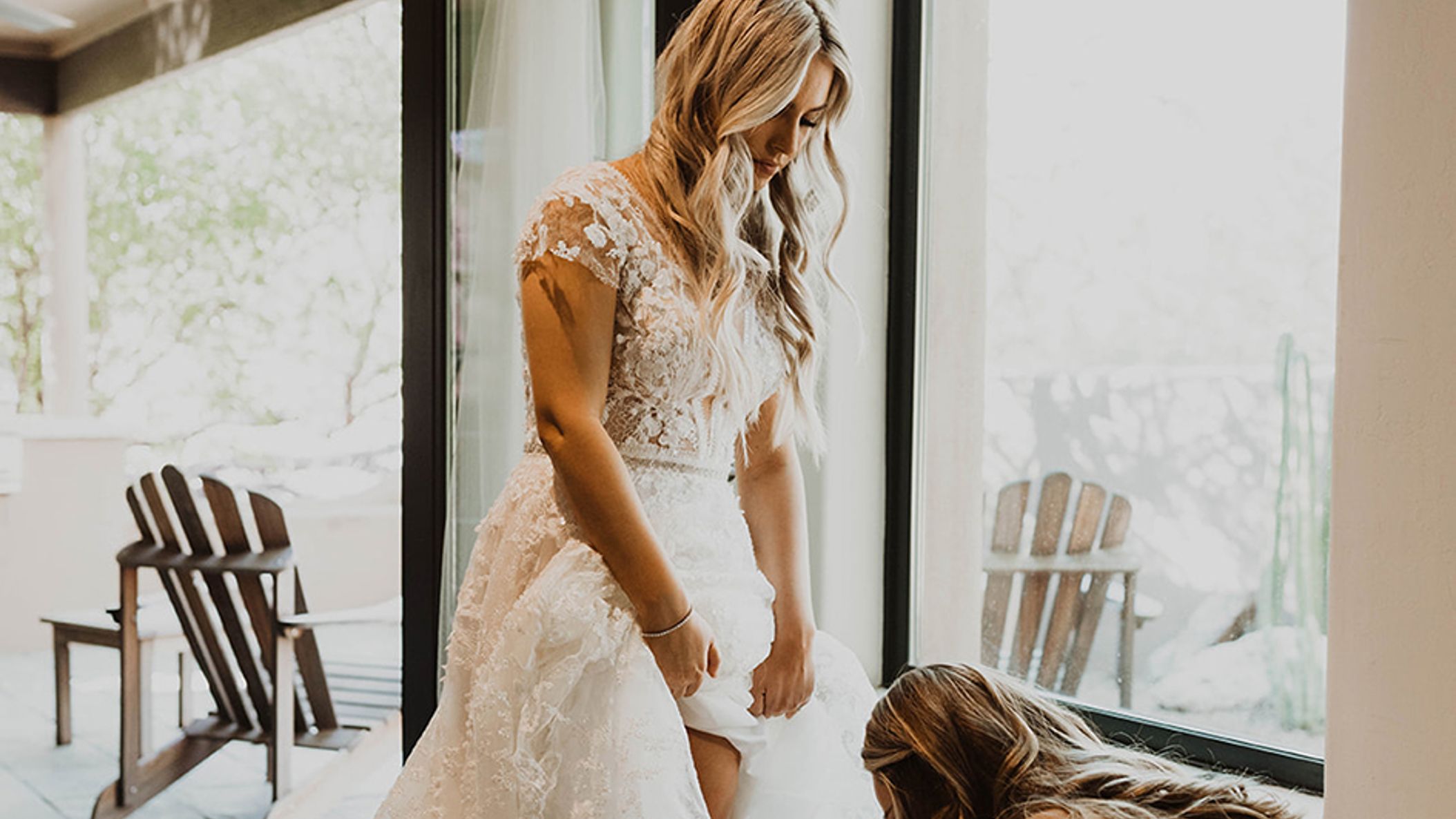 inline-images/bride- getting ready.jpg