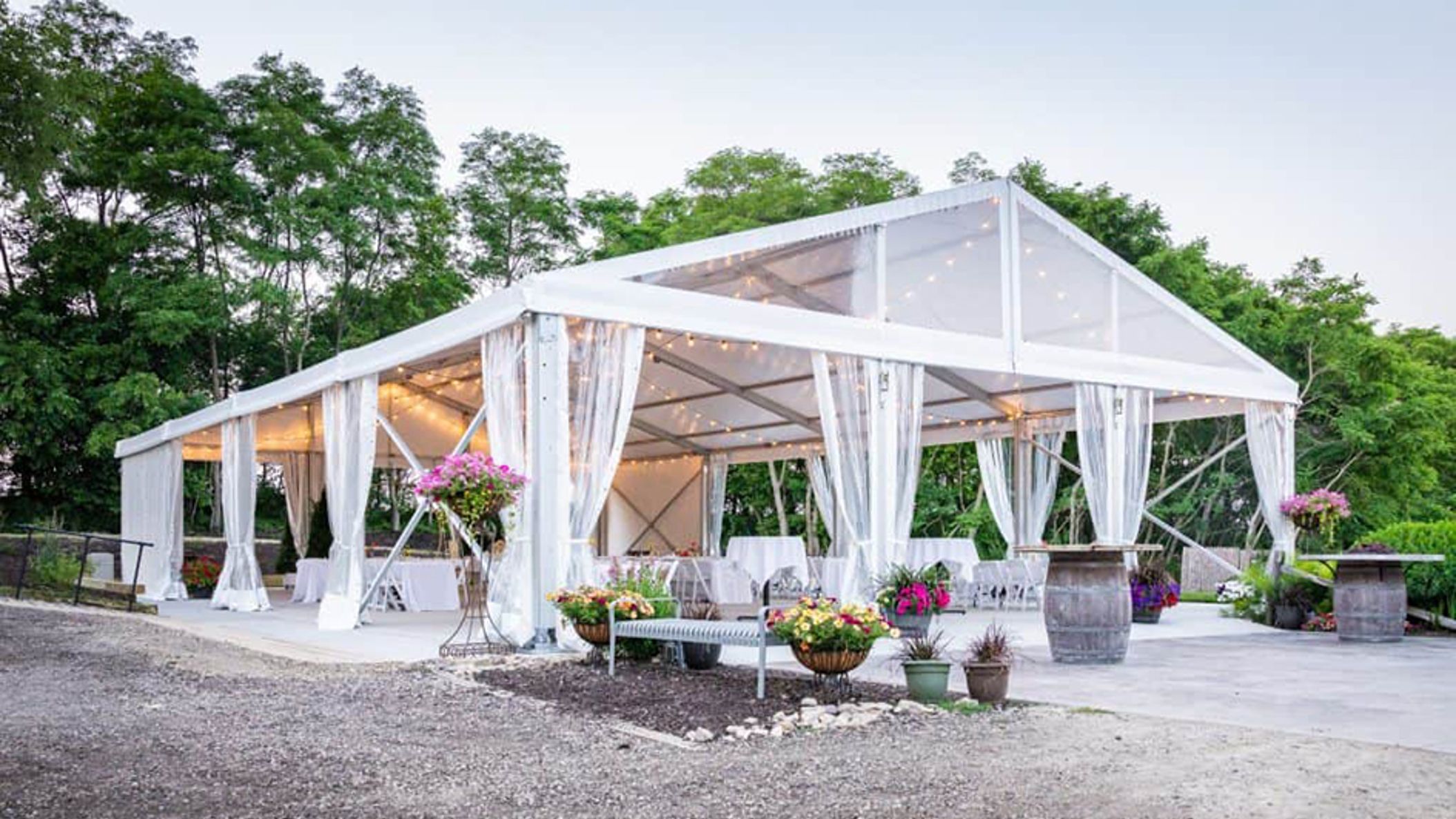 inline-images/OverTheVines_by_TheWeddingFlashers_017-1024x683.jpg