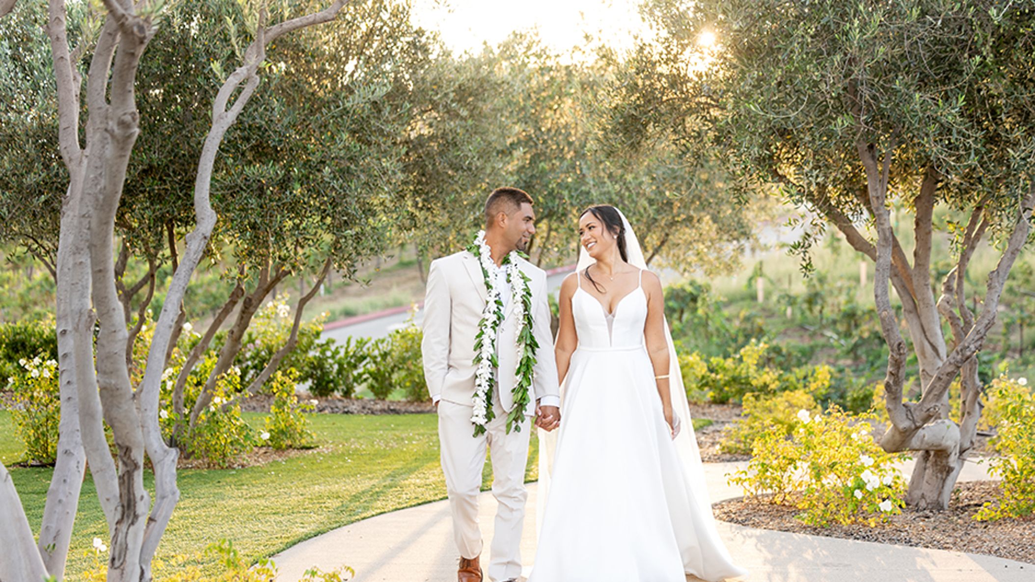 inline-images/0510_Sarah and Ransen_Altisima Winery Wedding.jpg