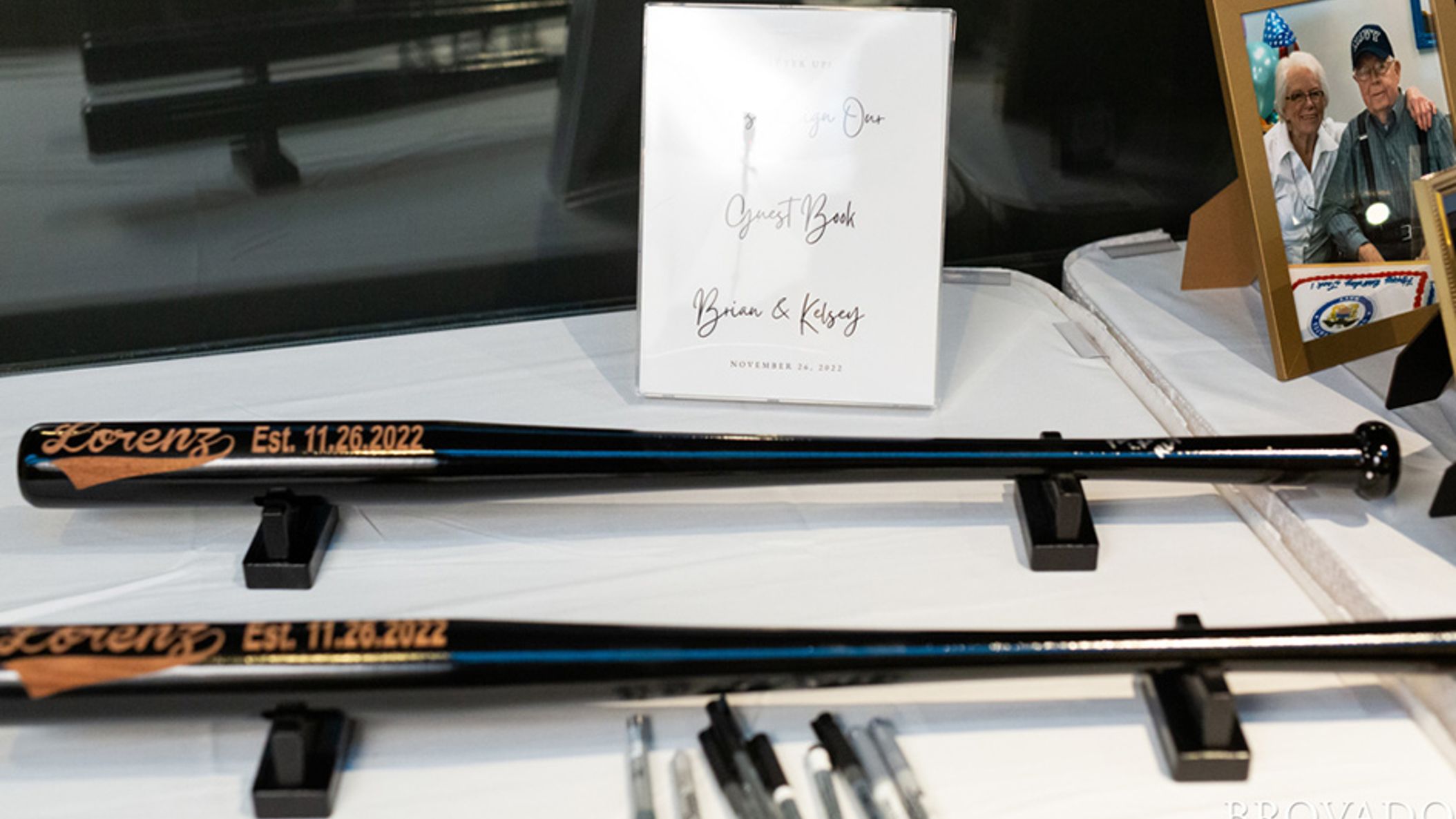 inline-images/baseball-bat-guestbook-BrovadoWeddings-HappiLilyEvents.jpg