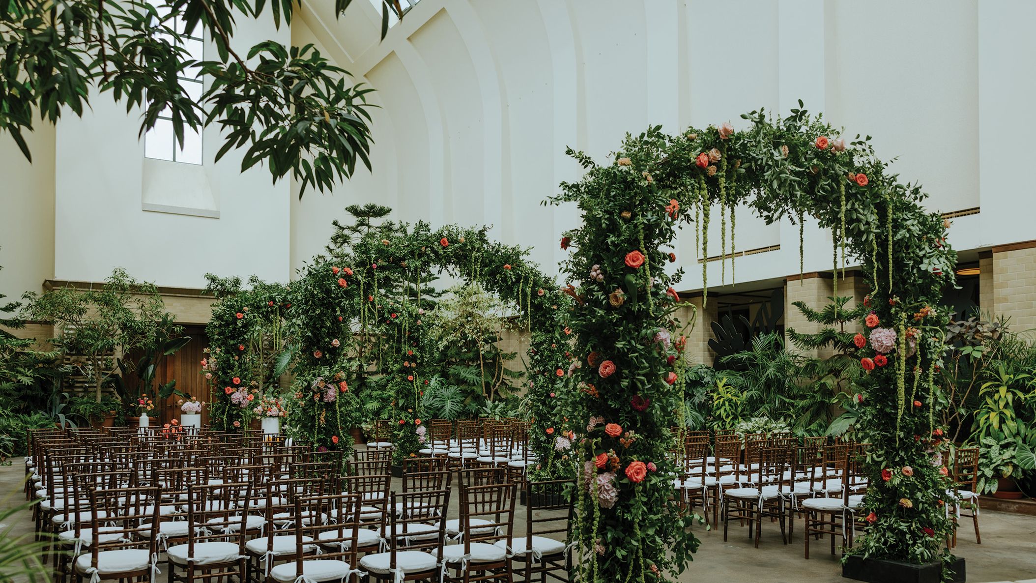 2025-01/ColorfulLauritzenGardensWedding-TheMislivecs-OmahaWeddingPhotographer-210.jpg