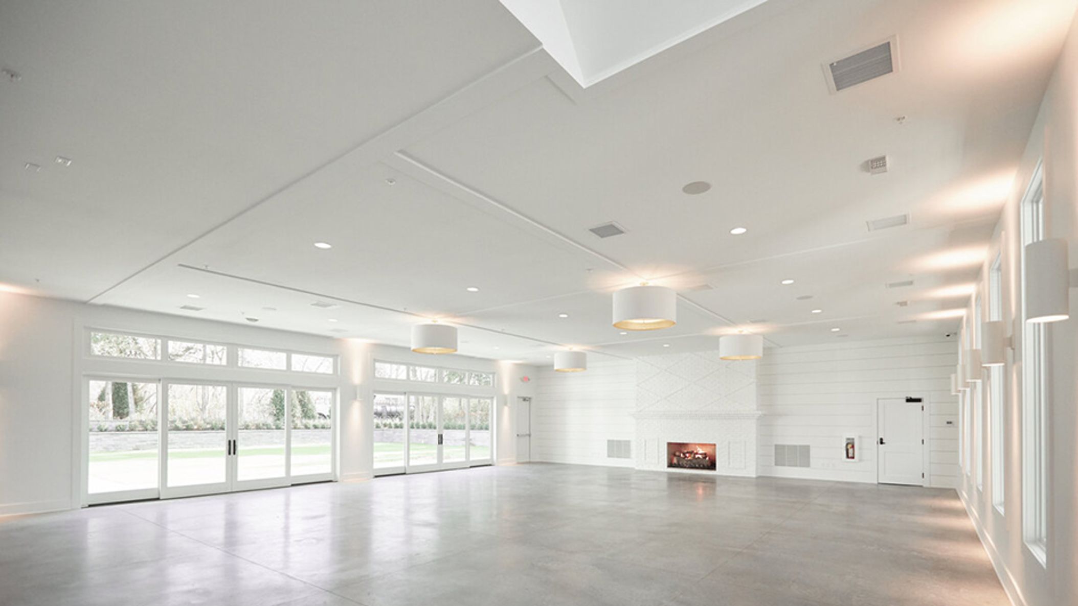 inline-images/the_hutton_house_medicine_lake_minnesota_minneapolis_st_paul_twin_cities_mn_wedding_venue_best_wedding_venue_minnesota_bride_best_vendor_luxurious_event_venue_wedding_weddings_event_events_bright_light_private_natural12.jpg