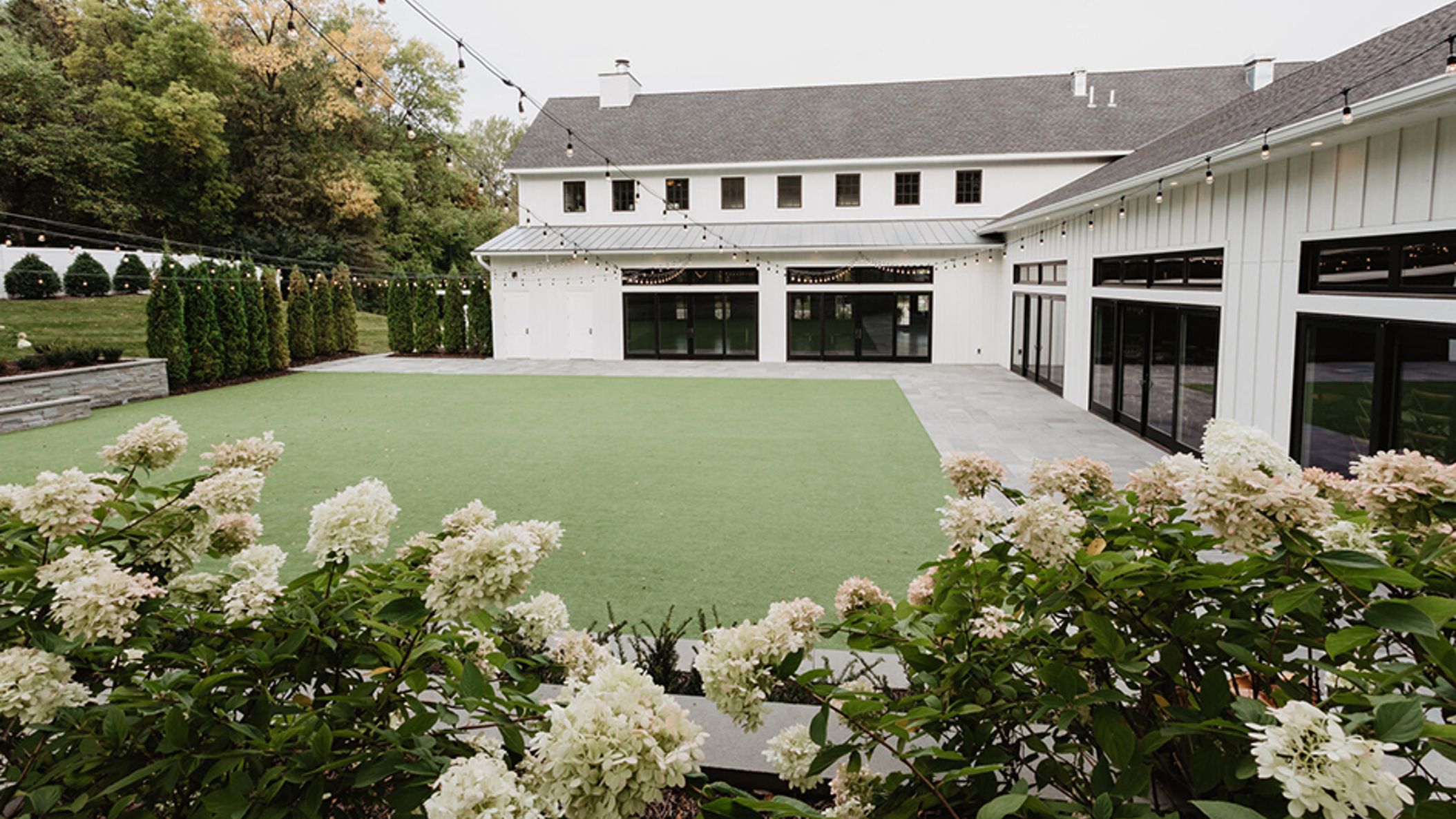 inline-images/the_hutton_house_medicine_lake_minnesota_minneapolis_st_paul_twin_cities_mn_wedding_venue_best_wedding_venue_minnesota_bride_best_vendor_luxurious_event_venue_wedding_weddings_event_events_bright_light_private_natural10.jpg