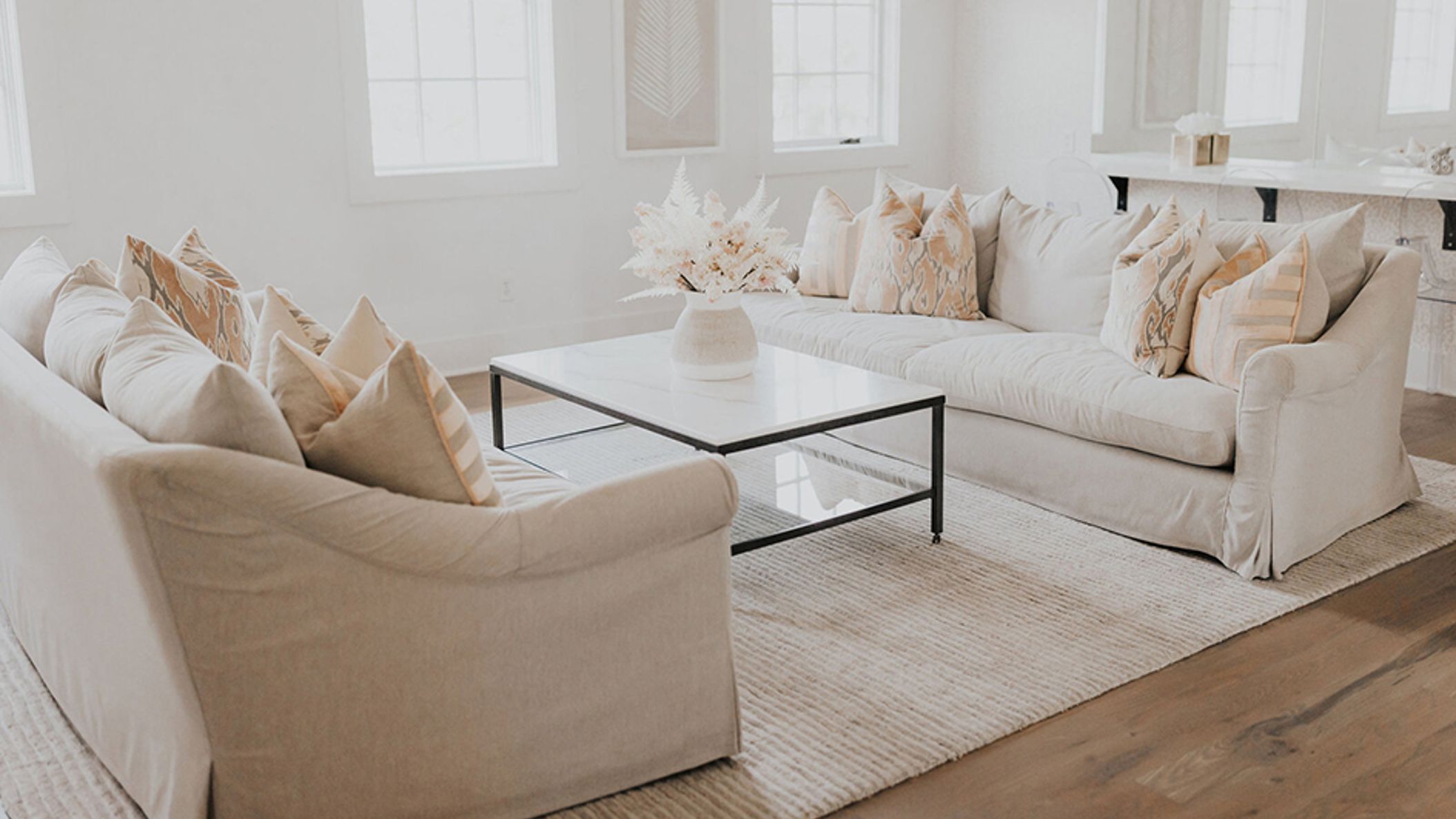 inline-images/the_hutton_house_medicine_lake_minnesota_minneapolis_st_paul_twin_cities_mn_wedding_venue_best_wedding_venue_luxurious_event_venue_weddings_upstairs_suite.jpg