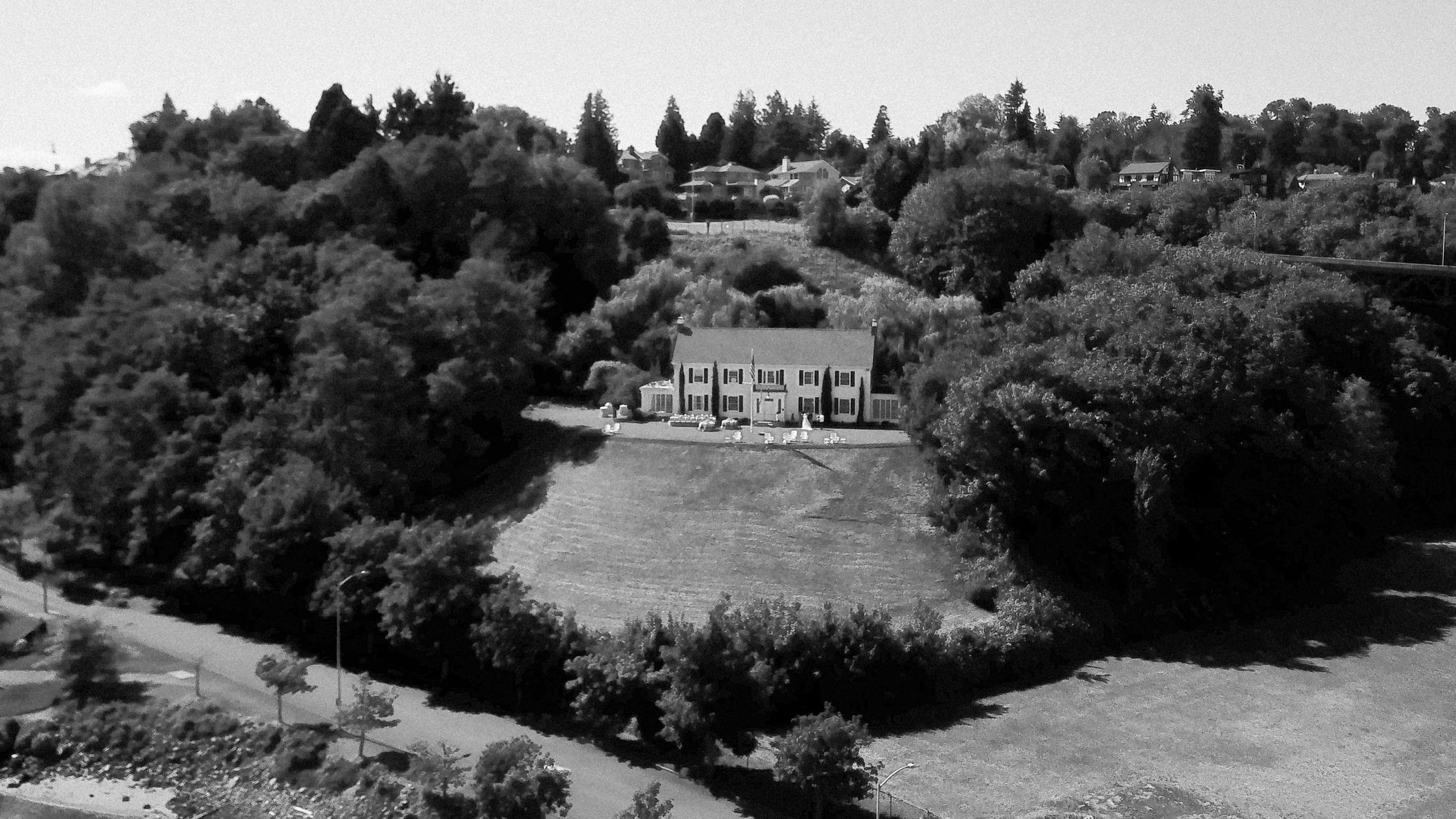 2025-07/AdmiralsHouse_JacquelineBenet_001.jpg