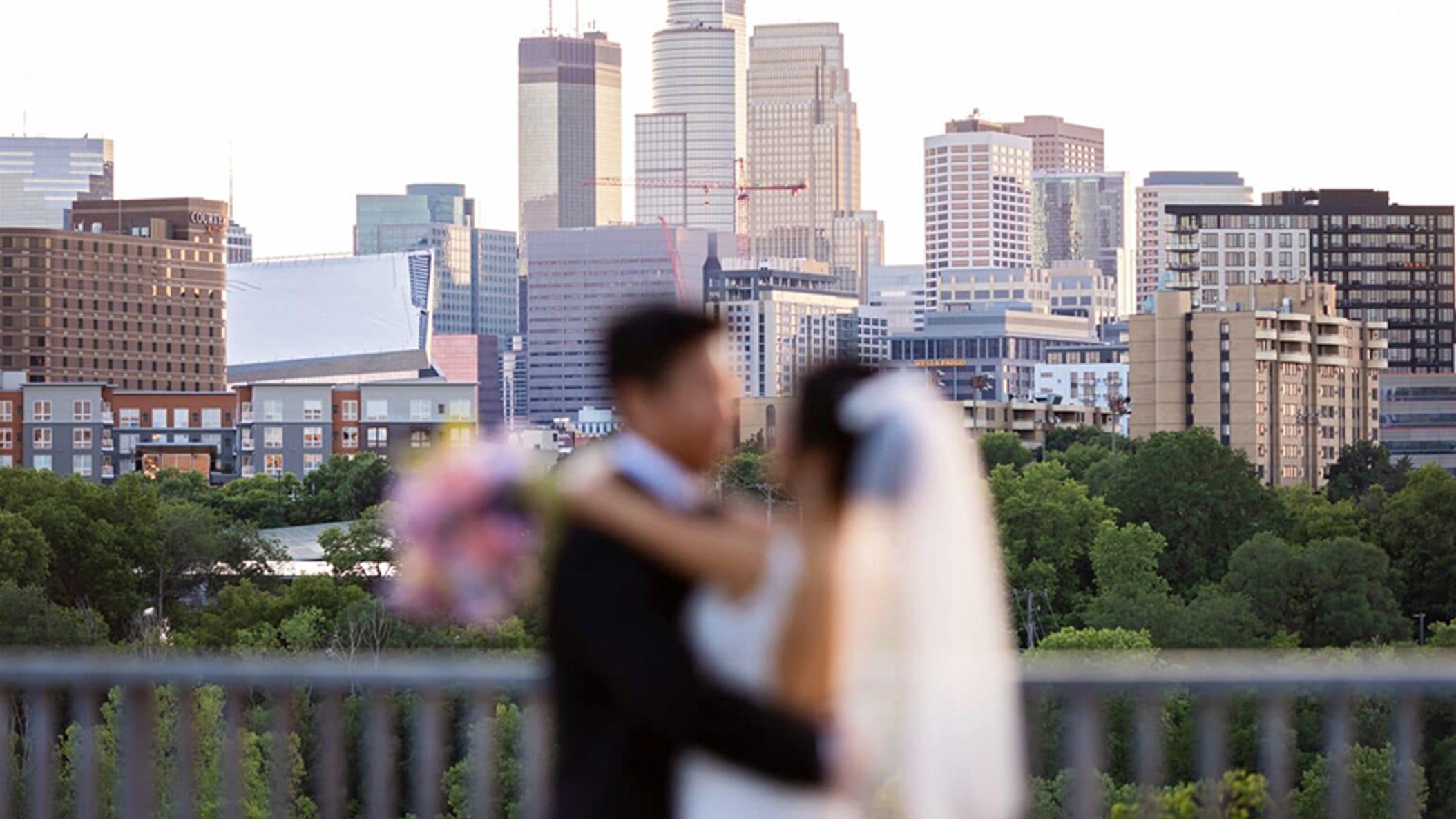 inline-images/Weisman-Art-Museum-Wedding-Minneapolis-Rachel-Lahlum-Photography_0013-1536x1023.jpg