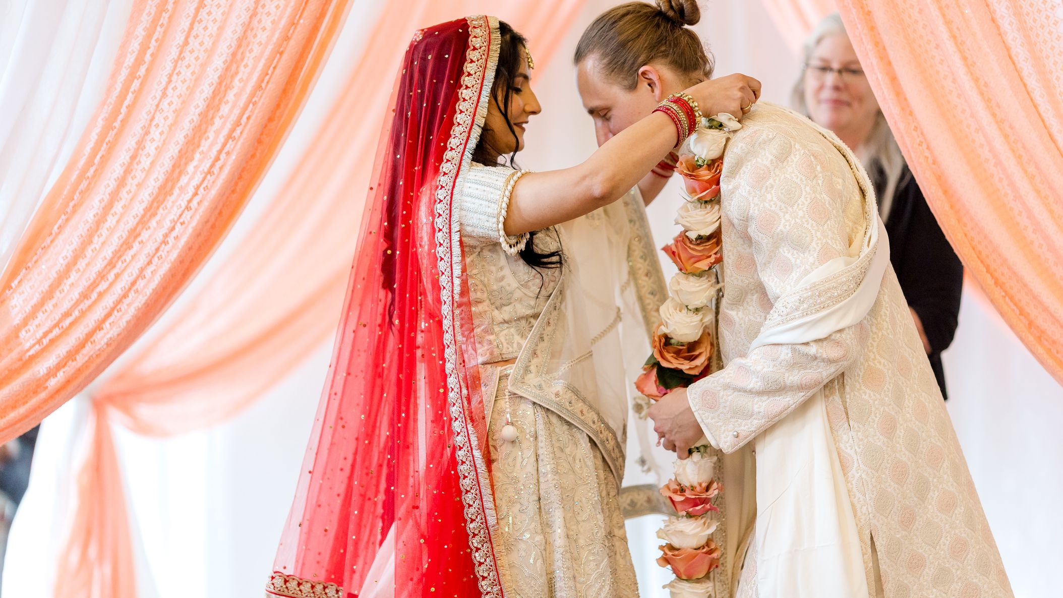 2026-07/beach-club-indian-fusion-wedding-kahani-events-alexandra-robyn-843.jpg