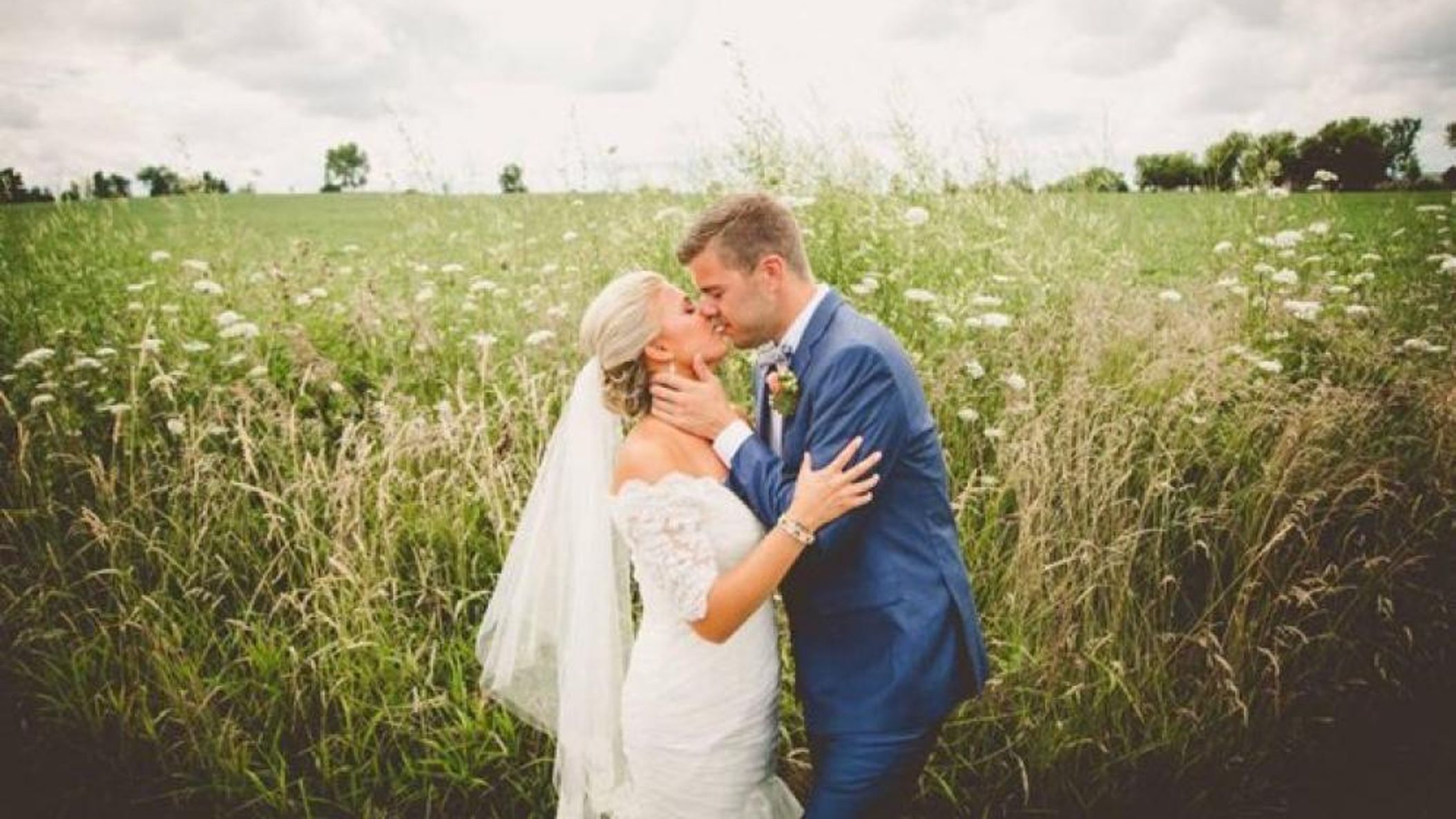 Wisconsin_Bride/Most_Viewed_2017/996x663_symlink_Photo_Oct_06,_8_16_01_PM_WEB.jpg