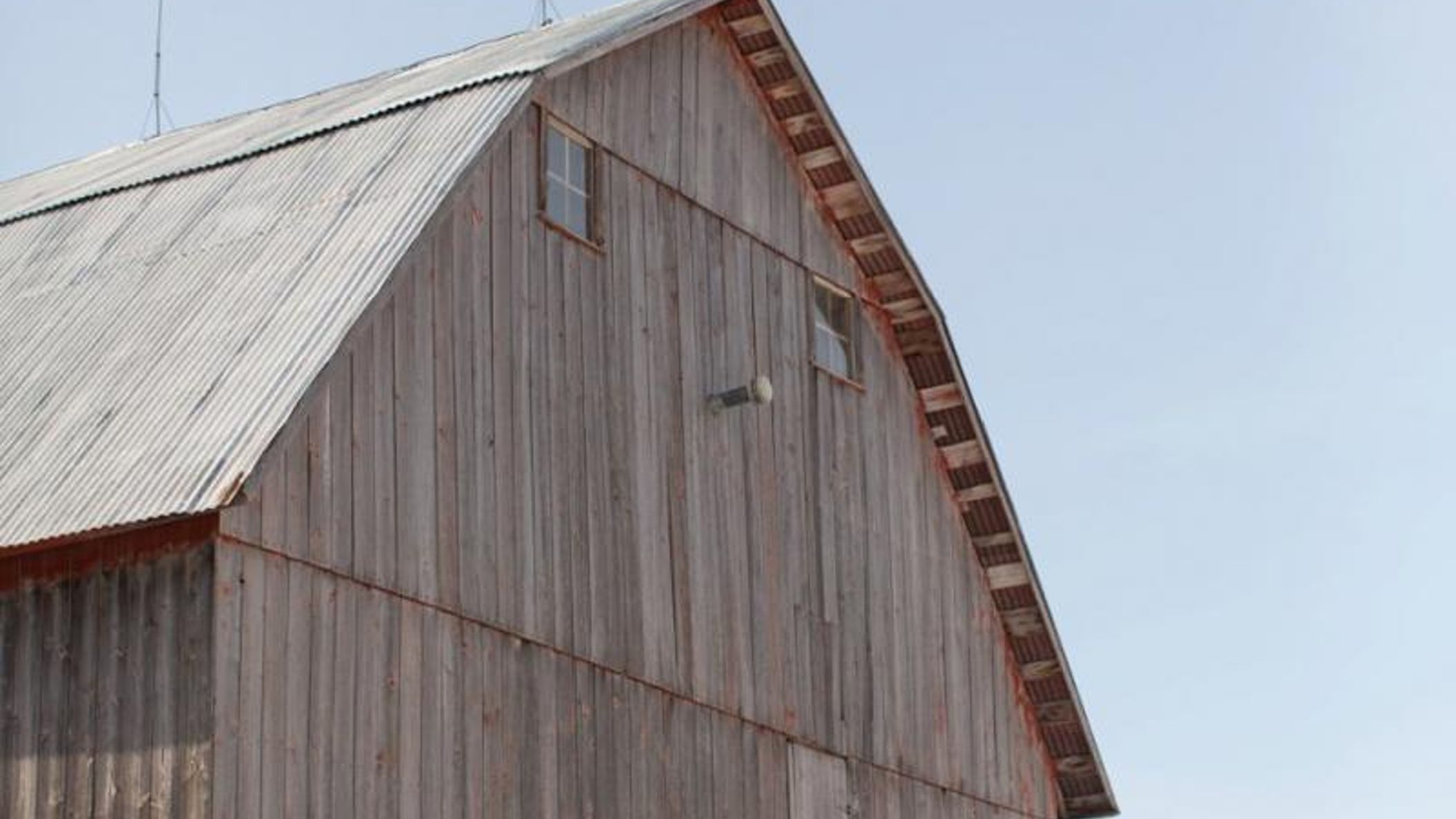 Wisconsin_Bride/Breanna_Jake_RW/Enchanted_Barn_WI_wedding_photographer-00001_WEB.jpg