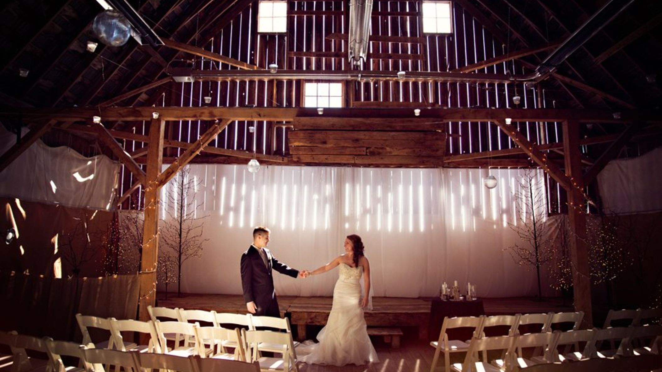 Wisconsin_Bride/Breanna_Jake_RW/Enchanted_Barn_WI_wedding_photographer-00095_WEB.jpg